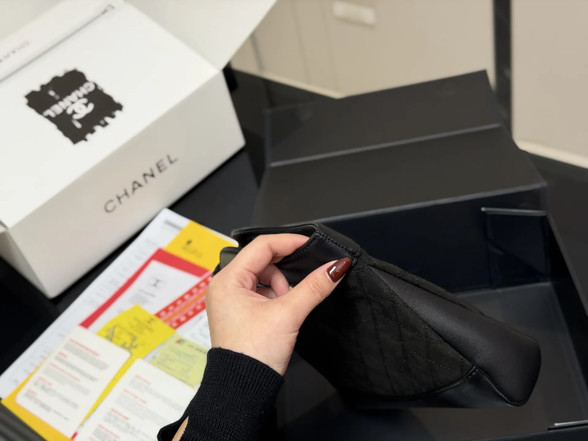 &yen;175 配折叠盒飞机盒 size：23*19cm 香奈儿 值得入手的31bagmini Chanel又又又复刻了 新款31bag出了minisize 这谁顶得住! 小香真爱粉必入啊! 一包难求！