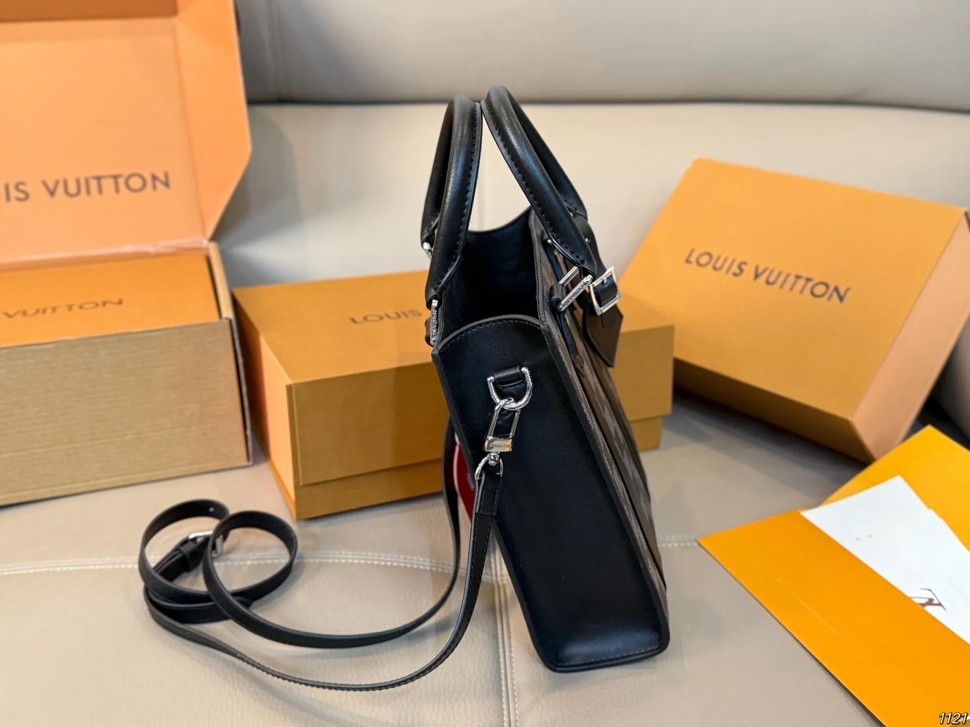 原版复刻&yen;160飞机盒 lv 琴谱包 男包购物袋 万年不过时 专用LV面料原单五金 原版开模定制 男女同款 手感超软 超舒服 尺寸 19 22