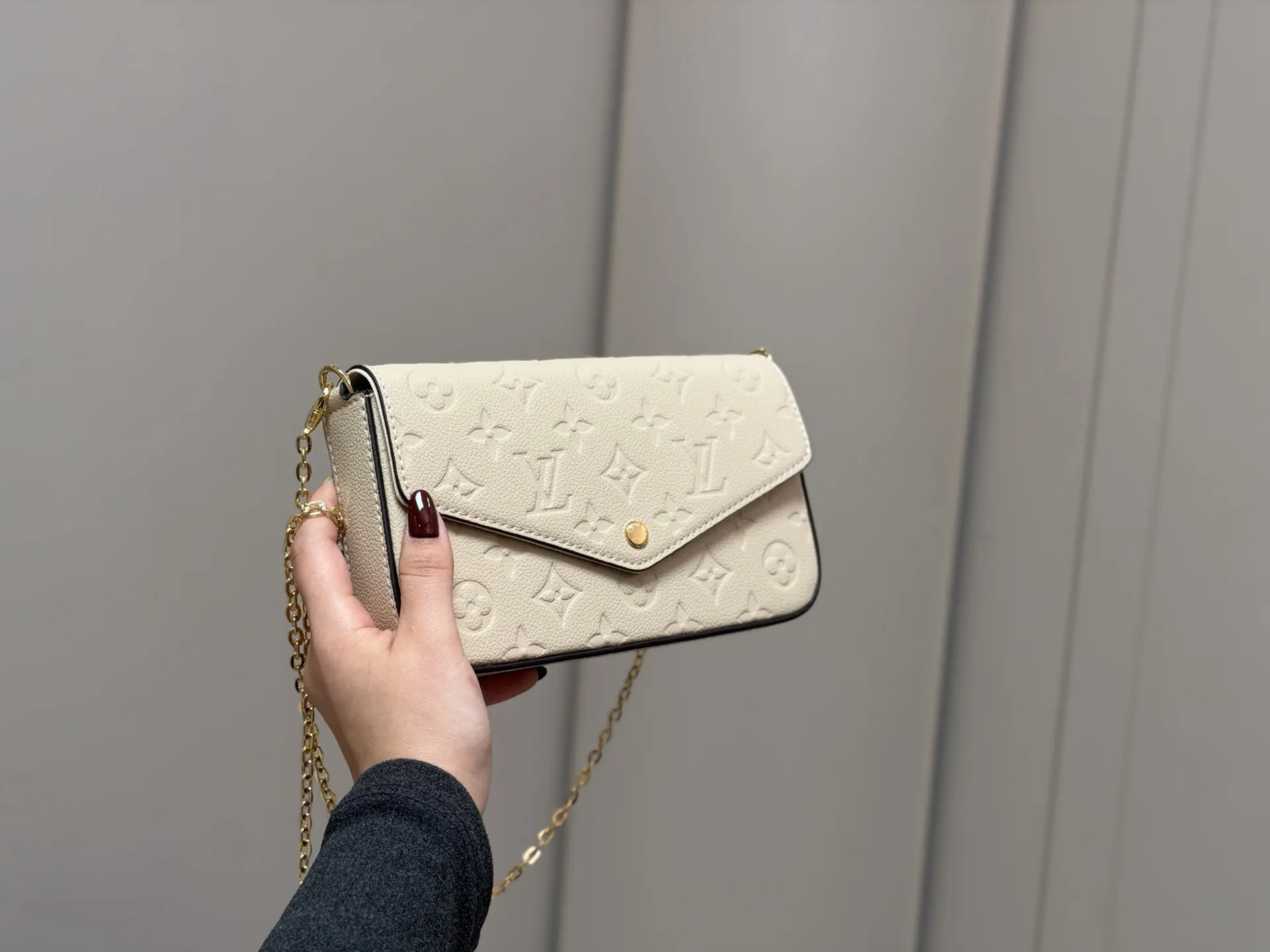 &yen;155 配折叠盒 size：22*13cm Lv 三件套 最好用最方便的一款 三合一包包 质量全面升级 原版布内里 ⚠️⚠️