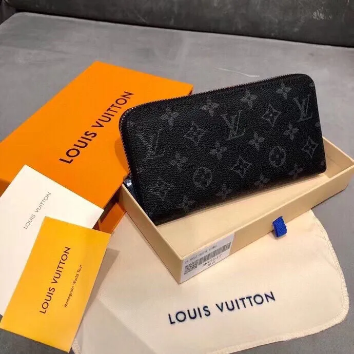 P100🎀🎀颜色 黑花 老花 黑格 咖格🎀尺寸 19x10🎀型号 60017🎀LV✨专柜精典单拉链钱包 原版品质原版五金配件👍🏻永不过时人手必备款[得意]销量冠军