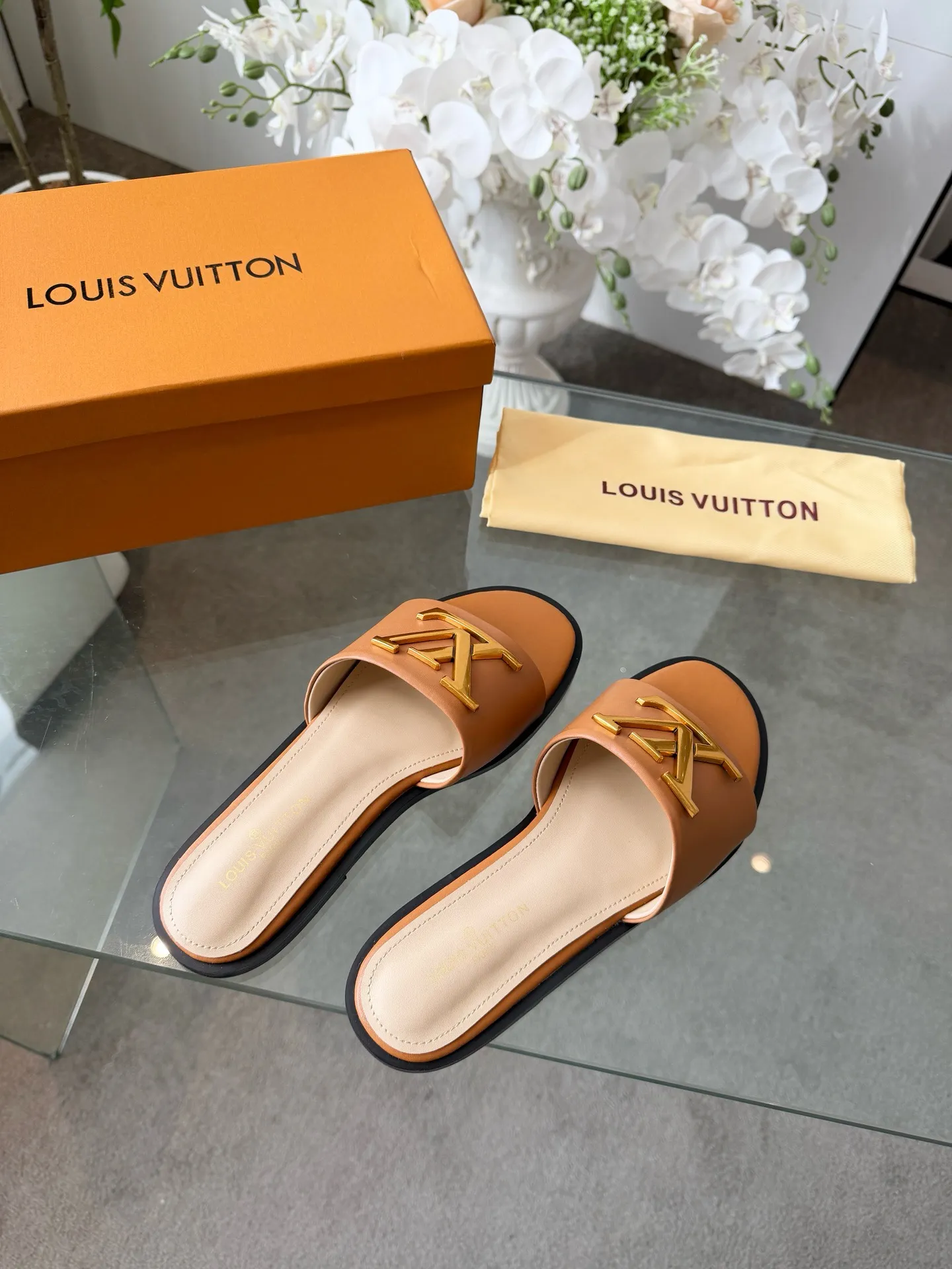 新款LV拖鞋,35-43码,九色可选,橡胶底150,皮底190