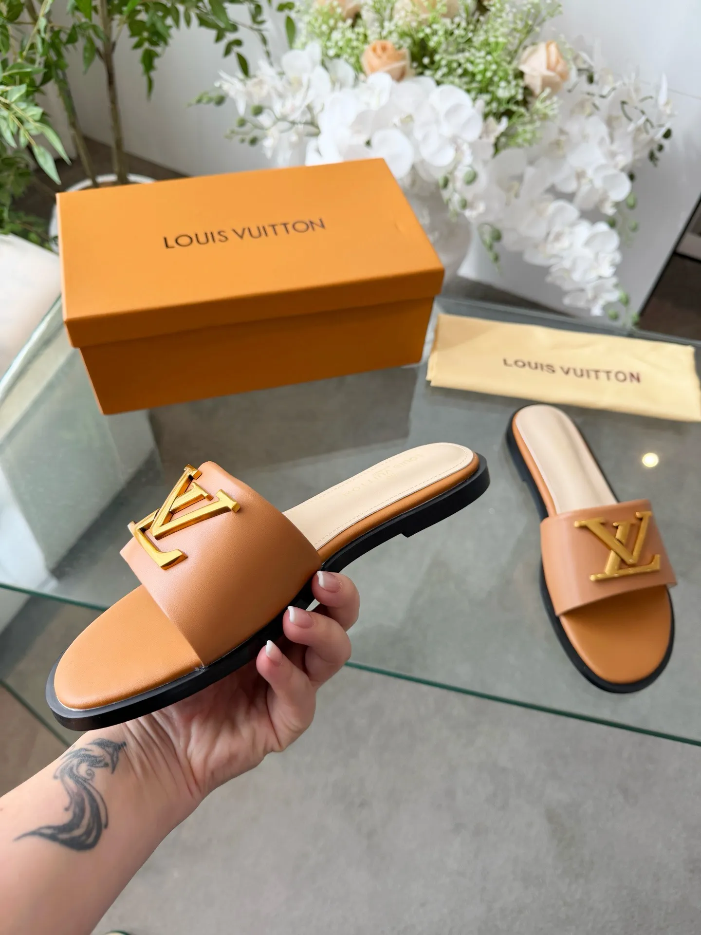 新款LV拖鞋，35-43码，九色可选，橡胶底150，皮底190