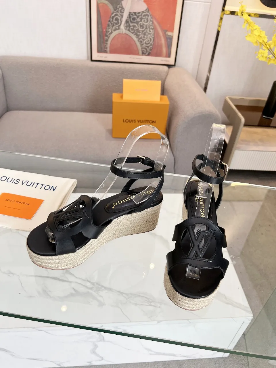 p240 最新款 坡跟跟高6.5 代购级&mdash;&mdash;&mdash;&mdash;很爆的一款 lv2023新款新色系 电绣工艺 精美 精细 &mdash;&mdash;&mdash;&mdash;原版解拆 1/1复制 ★上脚超显脚小 非常舒适 显瘦又显白 鞋面原版电绣 复古美 ★内里 羊皮 ★原版大底 ★原版开模 大底 防滑 码数35/42