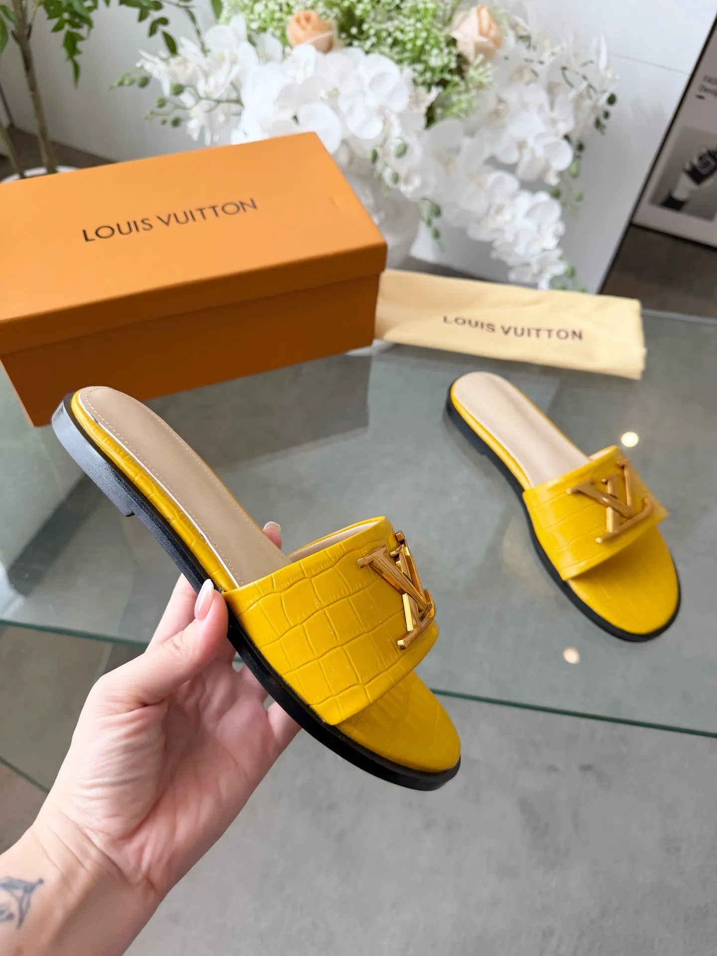 新款LV拖鞋，35-43码，九色可选，橡胶底150，皮底190