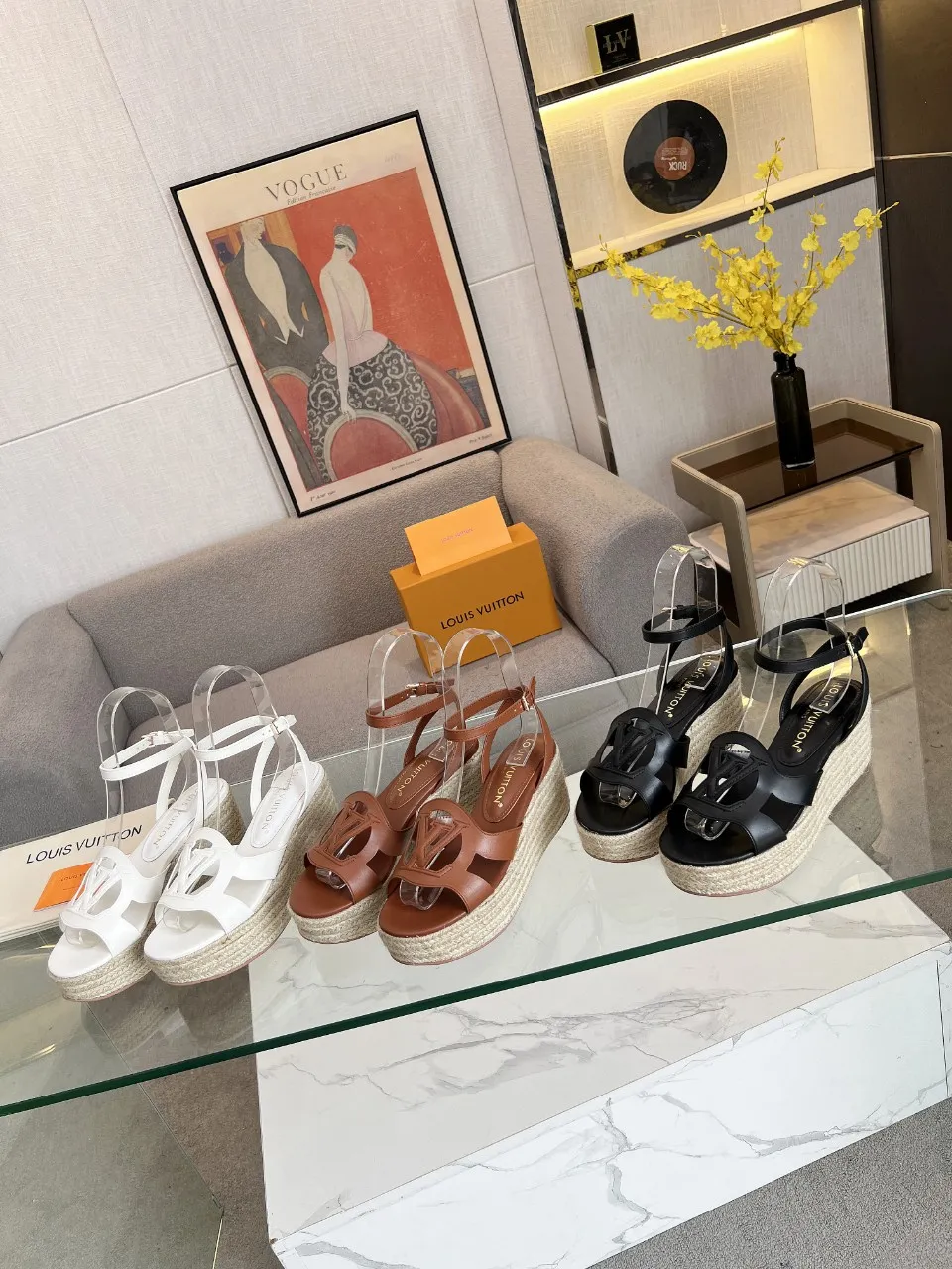 p240 最新款 坡跟跟高6.5 代购级&mdash;&mdash;&mdash;&mdash;很爆的一款 lv2023新款新色系 电绣工艺 精美 精细 &mdash;&mdash;&mdash;&mdash;原版解拆 1/1复制 ★上脚超显脚小 非常舒适 显瘦又显白 鞋面原版电绣 复古美 ★内里 羊皮 ★原版大底 ★原版开模 大底 防滑 码数35/42