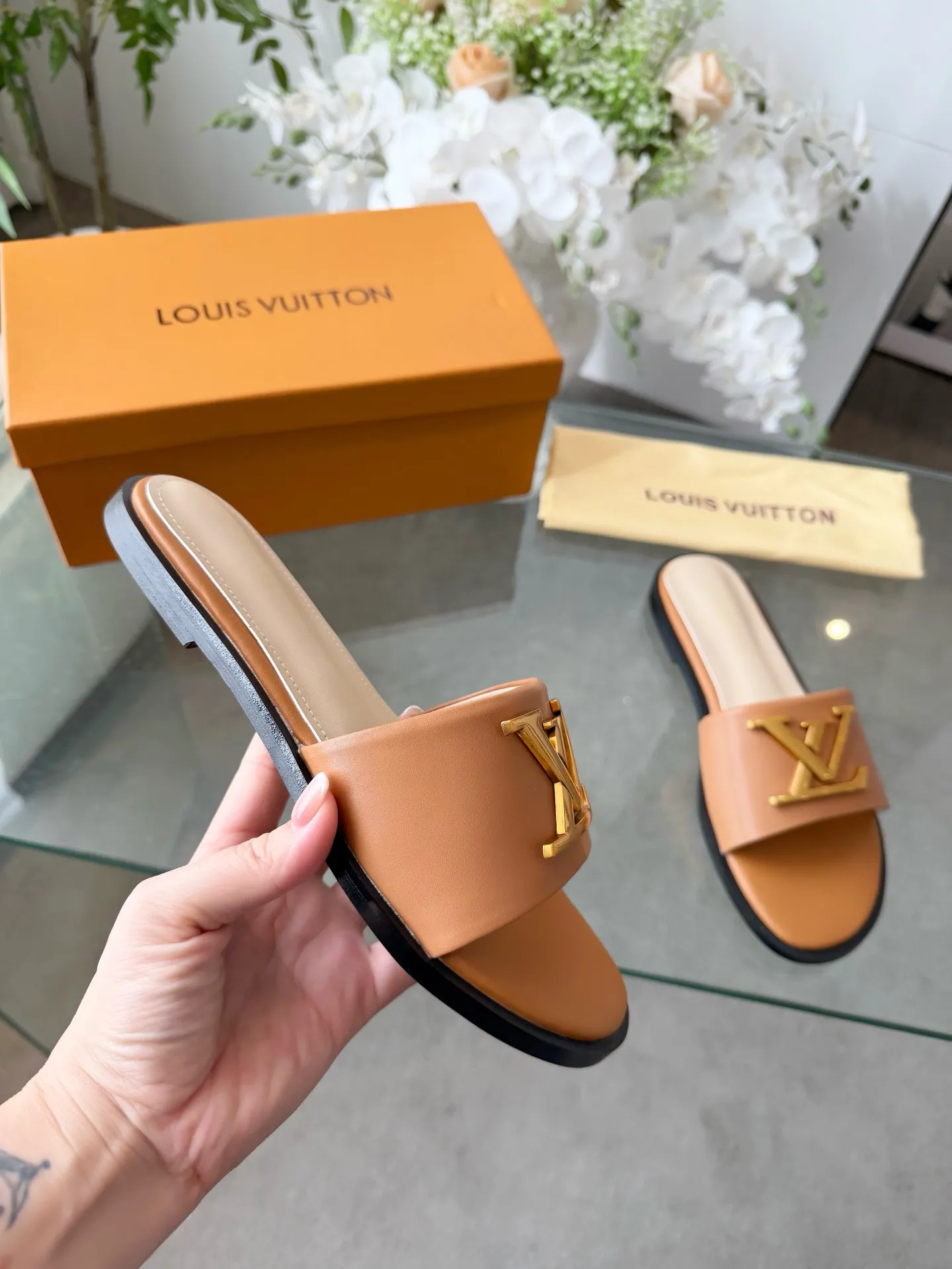 新款LV拖鞋，35-43码，九色可选，橡胶底150，皮底190