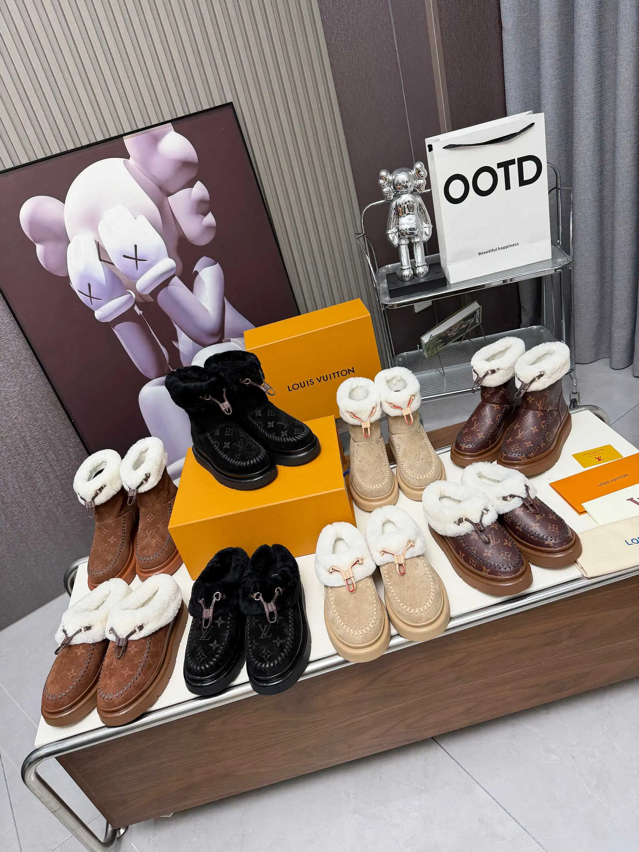 💰310Size:35-42(42订做不退换) Louis Vuitton秋冬最新毛靴 2025lv走秀款 鞋面:进口高丝光牛皮 内里:毛 里超级暖和 原版开模发泡组合大底,全套精美包装