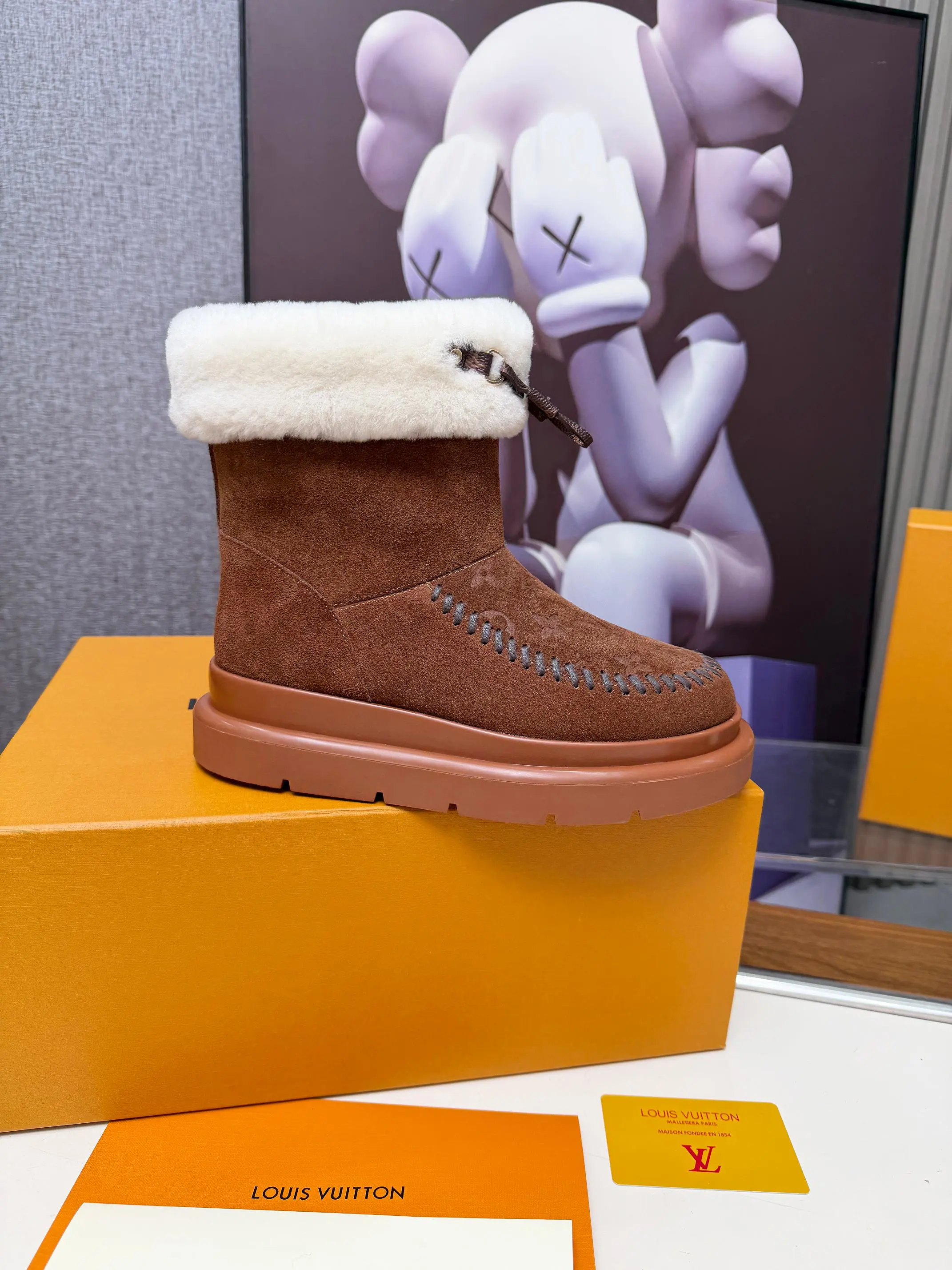 💰310Size:35-42(42订做不退换) Louis Vuitton秋冬最新毛靴 2025lv走秀款 鞋面:进口高丝光牛皮 内里:毛 里超级暖和 原版开模发泡组合大底,全套精美包装