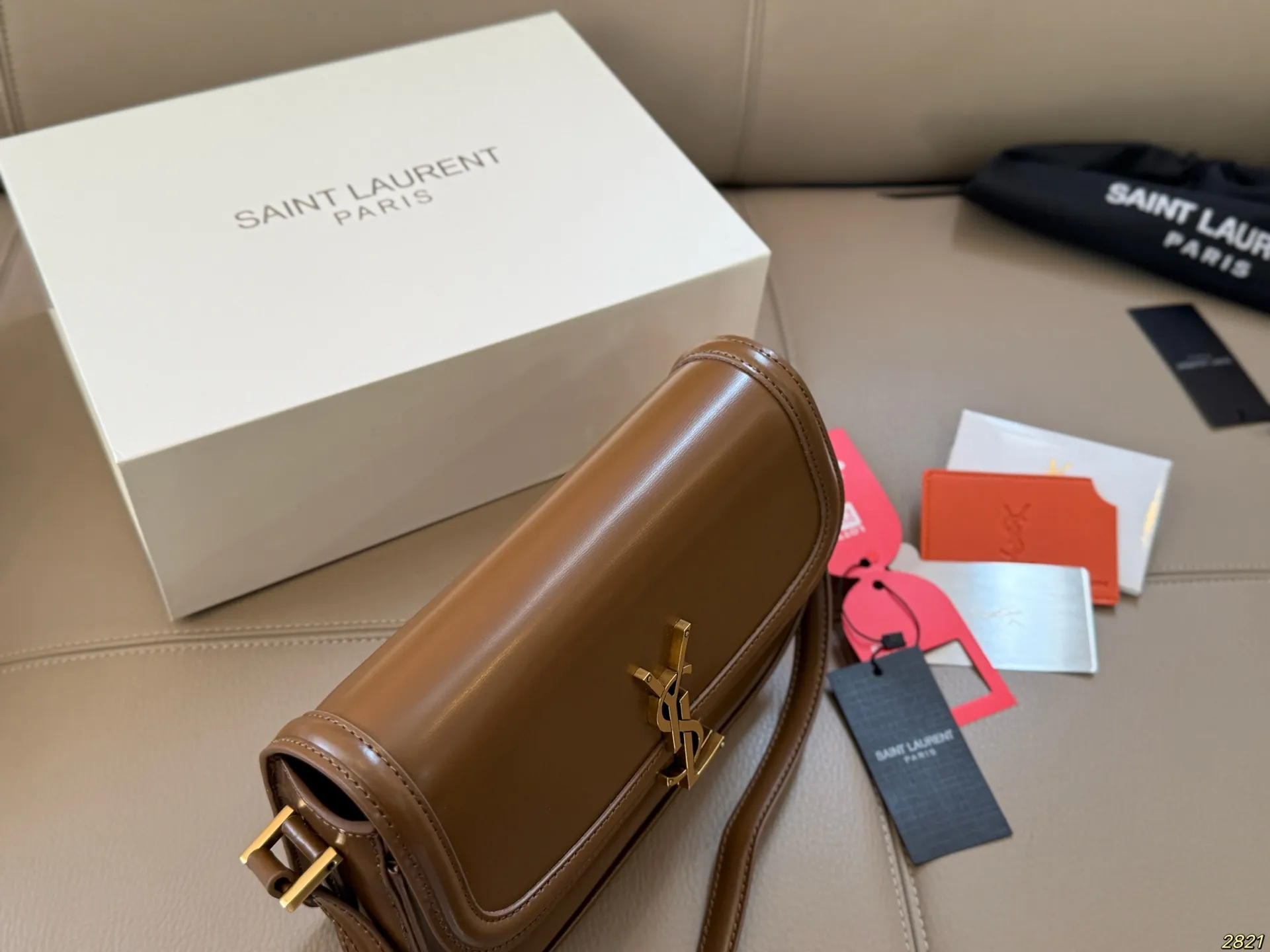 ¥210配镜子飞机盒 圣罗兰ysl腋下包 复古优雅 满满的高级感 大小适中 容量感人 休闲正装皆可轻松驾驭 尺寸24 15