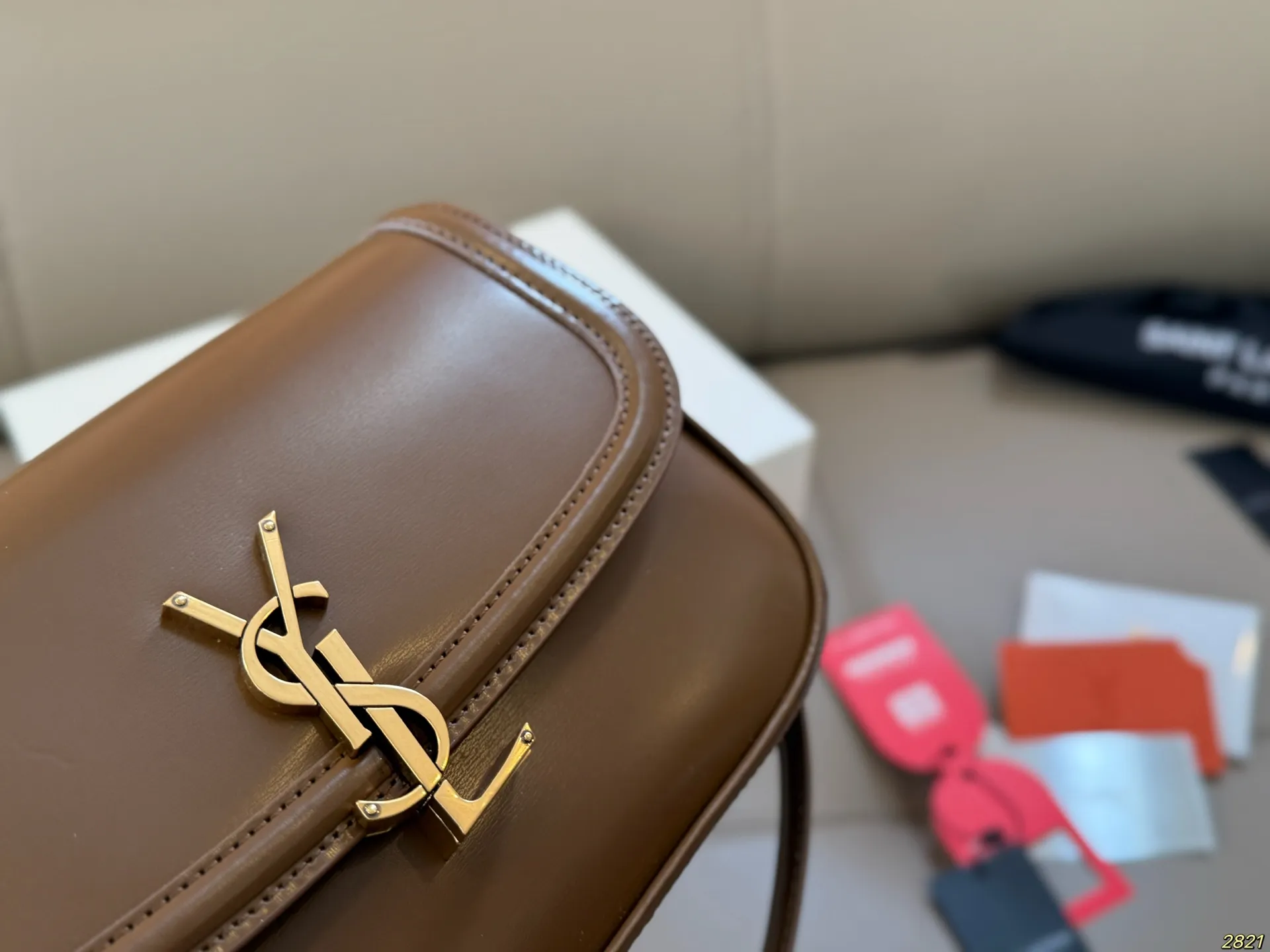 &yen;210配镜子飞机盒 圣罗兰ysl腋下包 复古优雅 满满的高级感 大小适中 容量感人 休闲正装皆可轻松驾驭 尺寸24 15