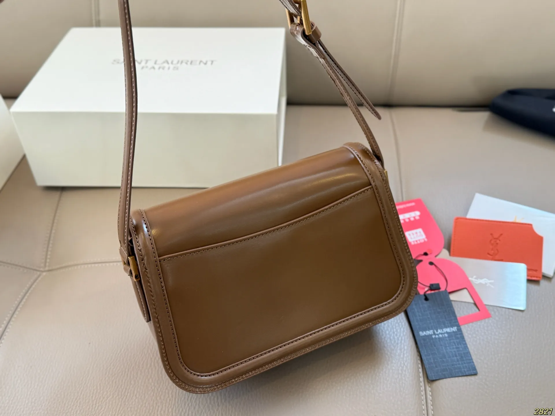 &yen;210配镜子飞机盒 圣罗兰ysl腋下包 复古优雅 满满的高级感 大小适中 容量感人 休闲正装皆可轻松驾驭 尺寸24 15