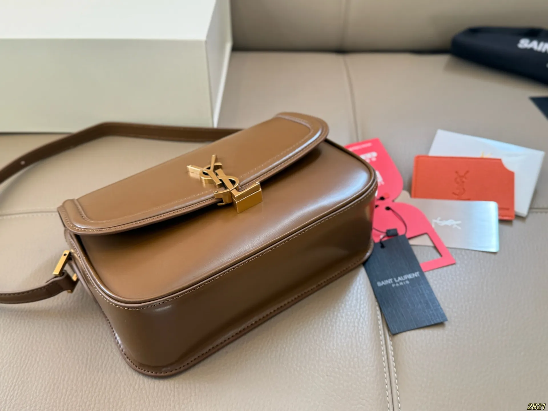 ¥210配镜子飞机盒 圣罗兰ysl腋下包 复古优雅 满满的高级感 大小适中 容量感人 休闲正装皆可轻松驾驭 尺寸24 15