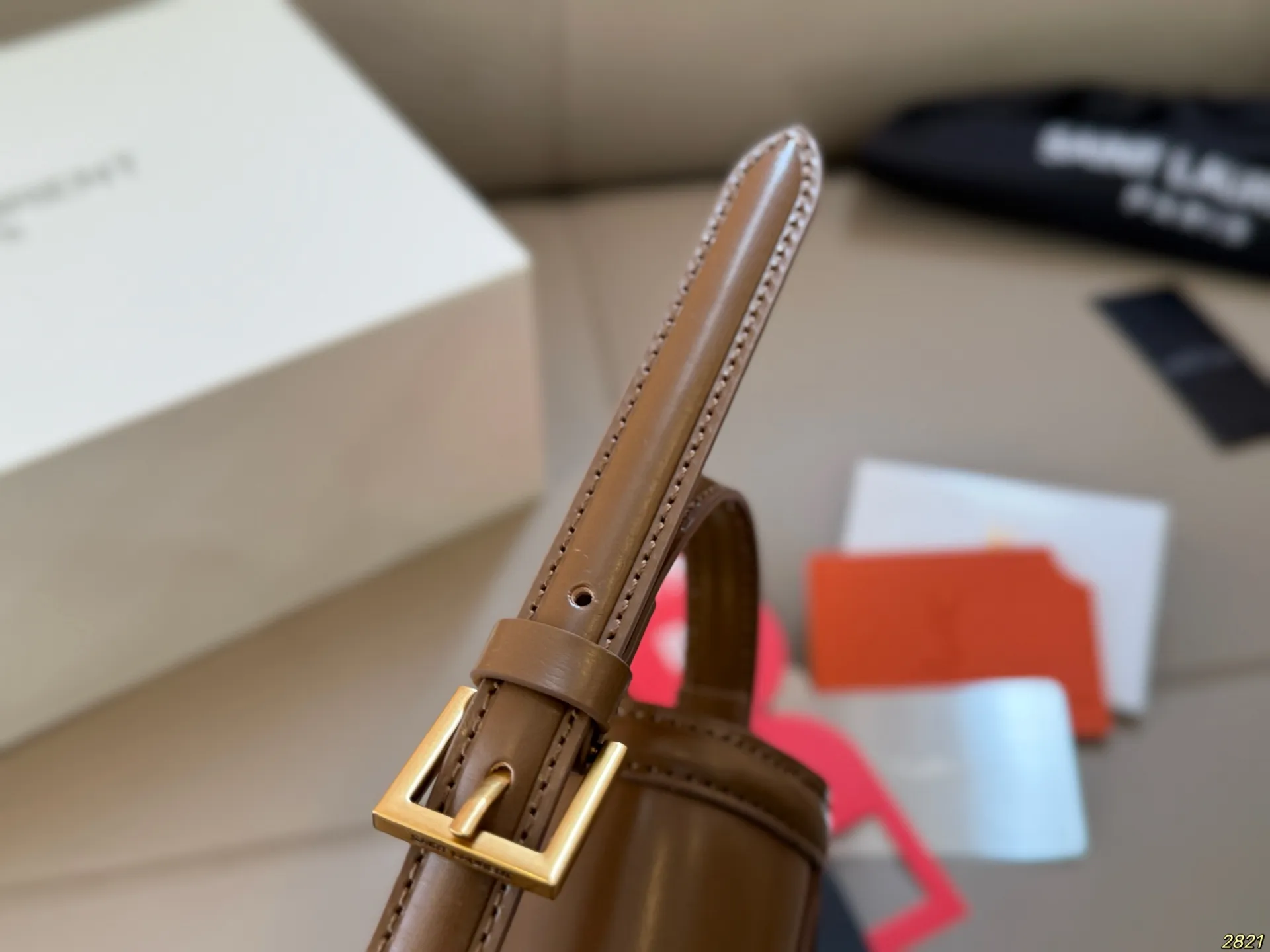 &yen;210配镜子飞机盒 圣罗兰ysl腋下包 复古优雅 满满的高级感 大小适中 容量感人 休闲正装皆可轻松驾驭 尺寸24 15