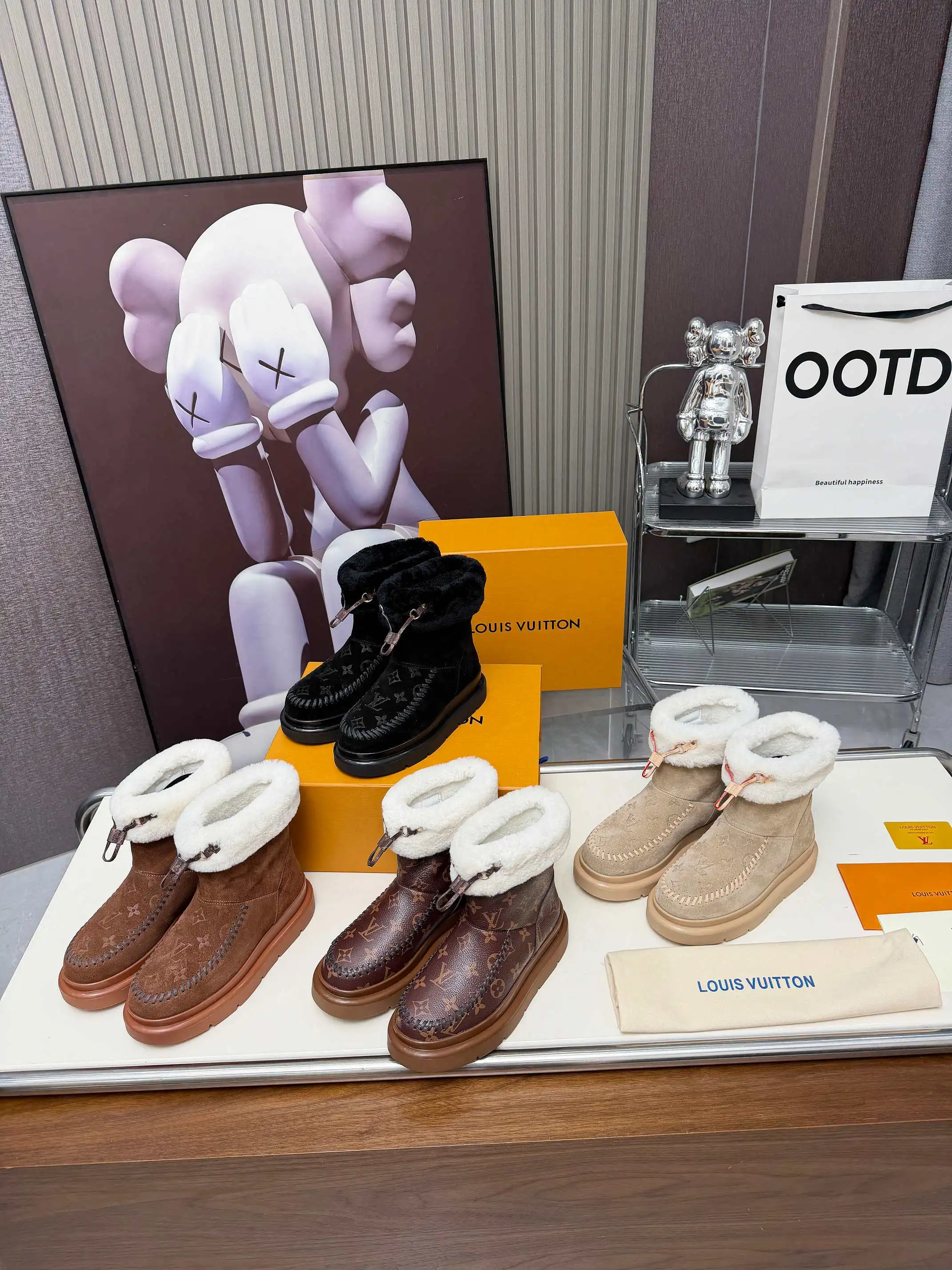 💰310Size:35-42(42订做不退换) Louis Vuitton秋冬最新毛靴 2025lv走秀款 鞋面:进口高丝光牛皮 内里:毛 里超级暖和 原版开模发泡组合大底,全套精美包装