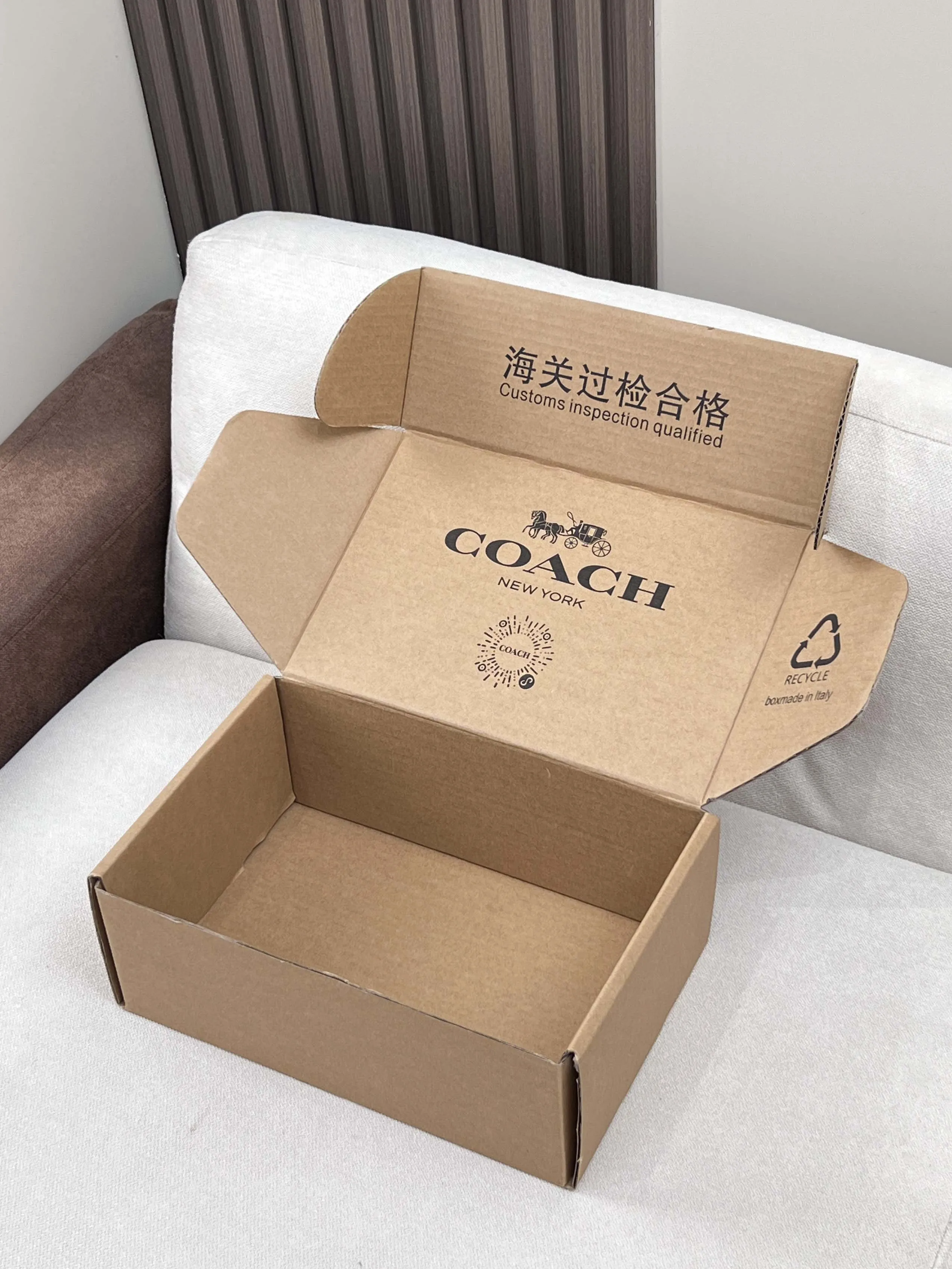 💰205✔《配图片包装》蔻驰新品 juilet sling美式复古风 单肩腋下包,Coach 这波时尚狠狠的拿捏住了开挂的Juliet又出新成员了,松弛随性又自主的风格带着美式复古风 尺寸:36 x38 x12cm