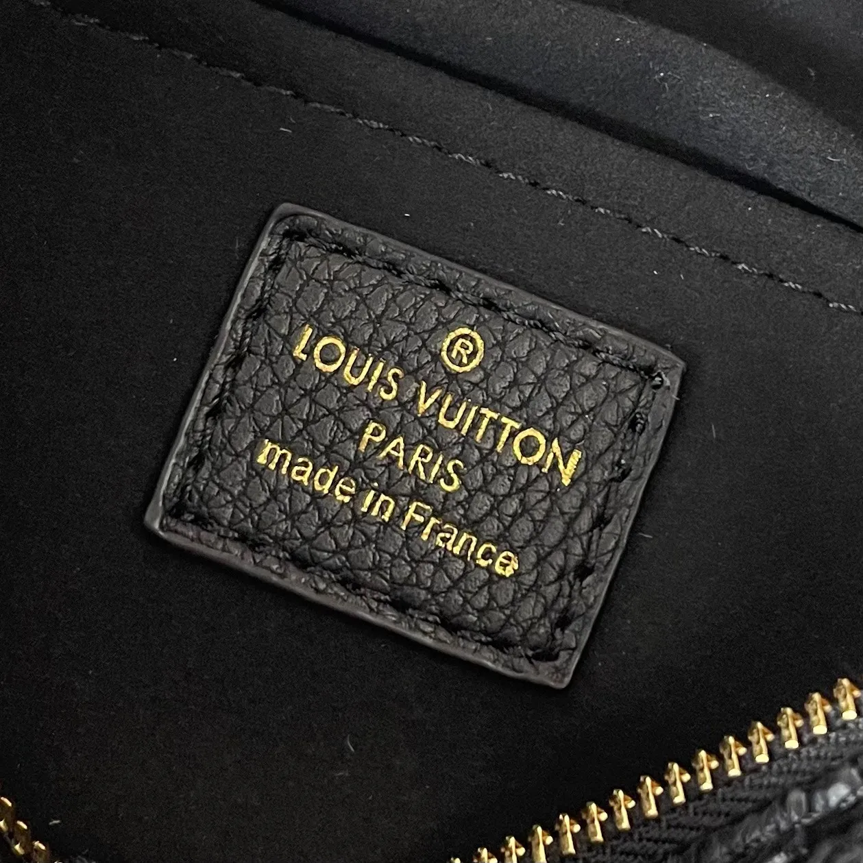 升级版批 120 M12174 💋腋下包✨随性又高级👑采用进口牛皮🌟品牌典范之作,现以全新精巧版本焕新呈现,可轻松收纳常用物件Size:25.5*13*5