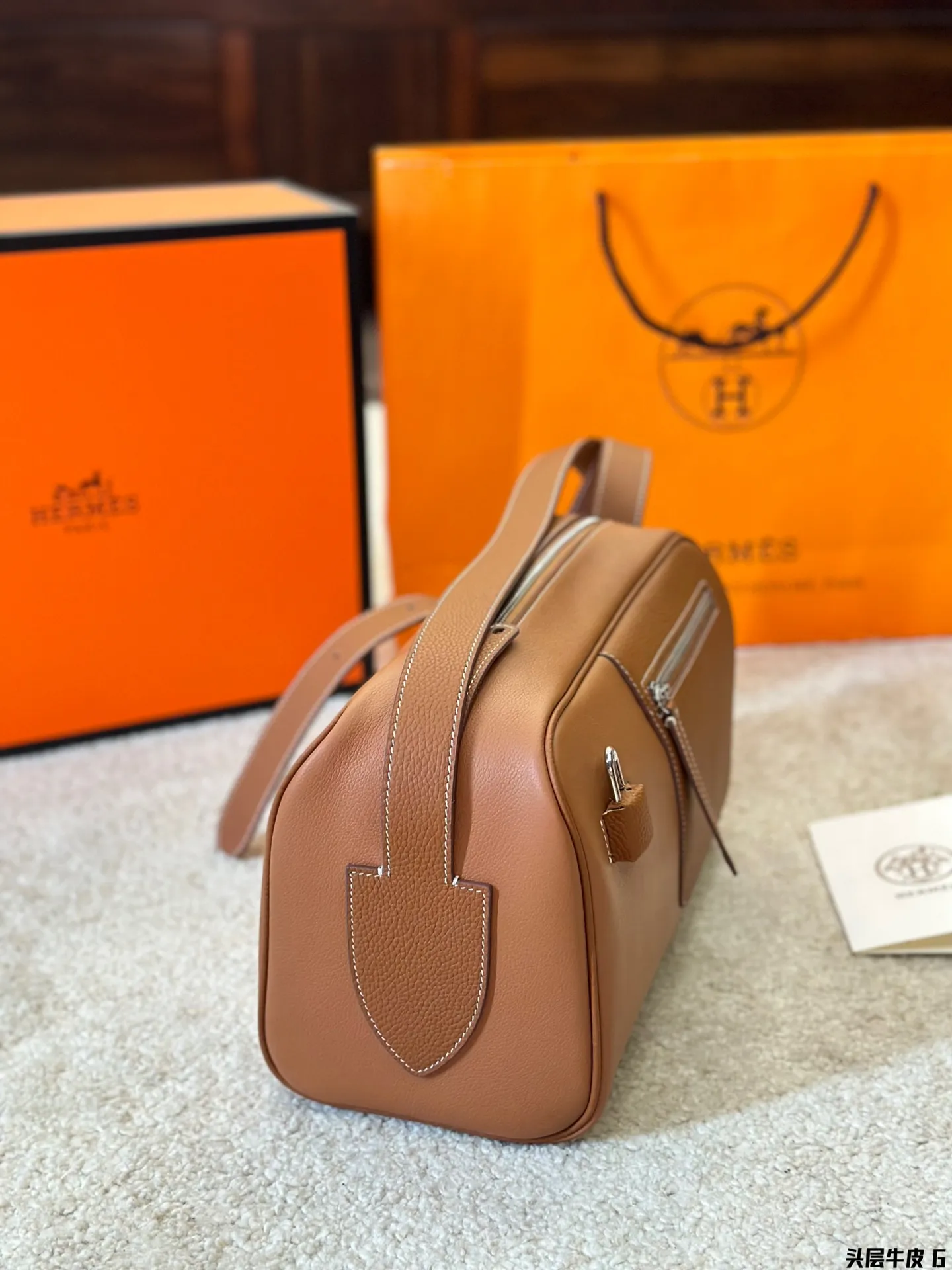 头层牛皮 p320 Nowveau Sac de Weekend肩背包 发财包 男士斜挎包、细节感满满 尺寸28 15cm