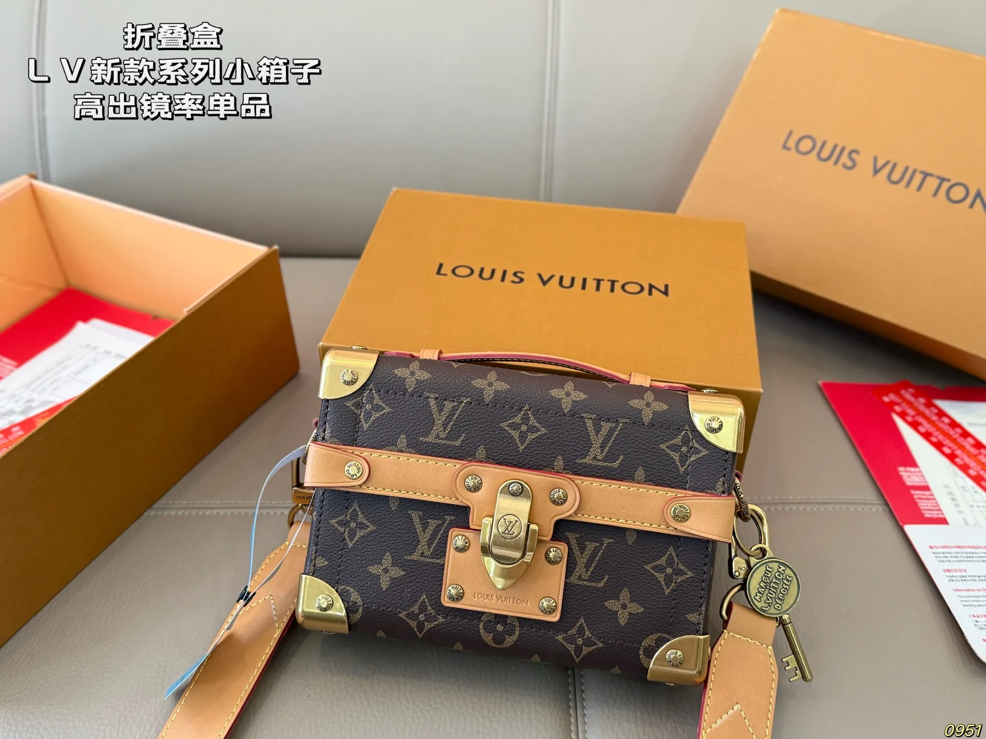 ¥180折叠盒 LV路易威登 小箱子 高出镜率单品 国外博主网红同款 上身真的超级!减龄! 简单耐看的版型 尺寸20 14