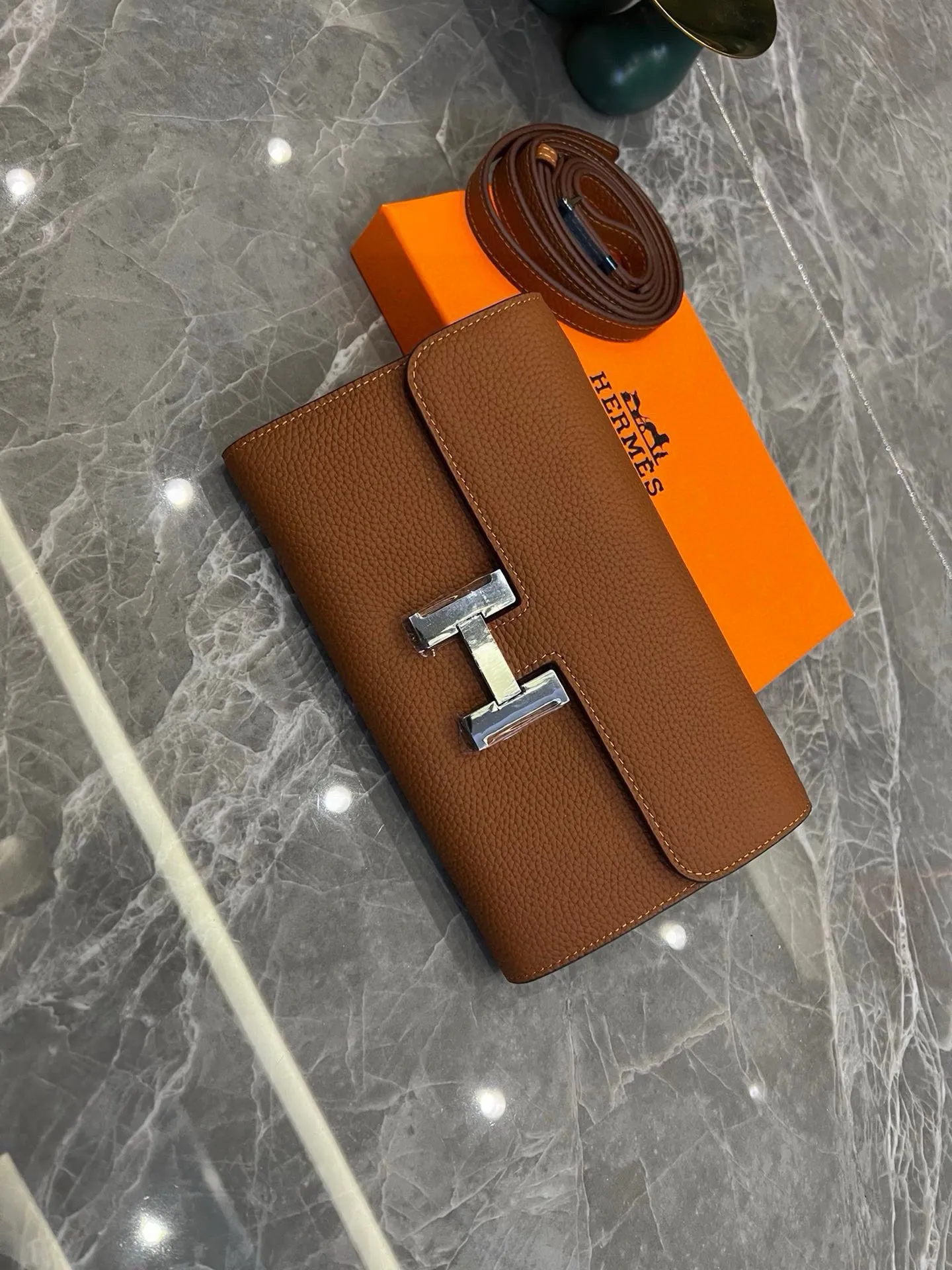 📢📢📢p155 519 礼盒🎁爱马仕最新款钱包斜挎包 💕里外全皮 原版五金 手感无敌👍哦 💕 斜挎 单肩 钱包多功能👍 p155