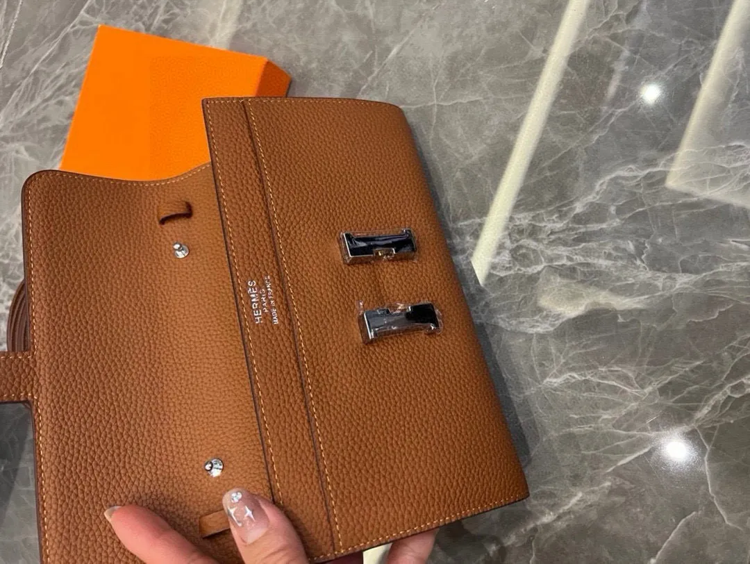 📢📢📢p155 519 礼盒🎁爱马仕最新款钱包斜挎包 💕里外全皮 原版五金 手感无敌👍哦 💕 斜挎 单肩 钱包多功能👍 p155