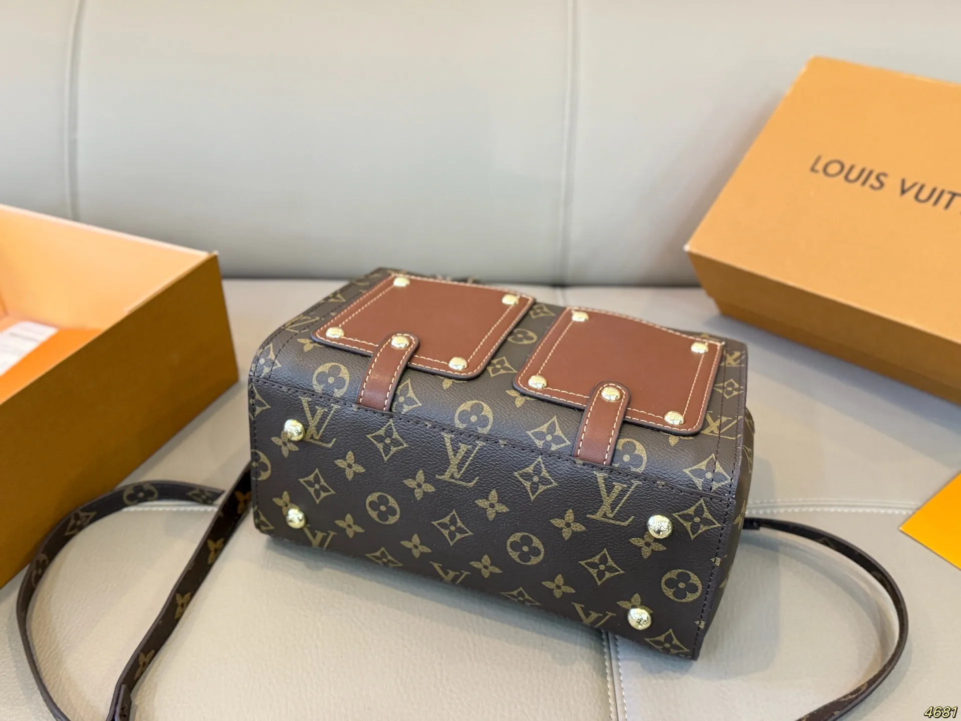 &yen;135 酷奇Gucci，路易威登lv 新款单肩包手提包 独特设计 时尚又经典 超级百搭 日常通勤皆可 上身又A又飒 尺寸25 16