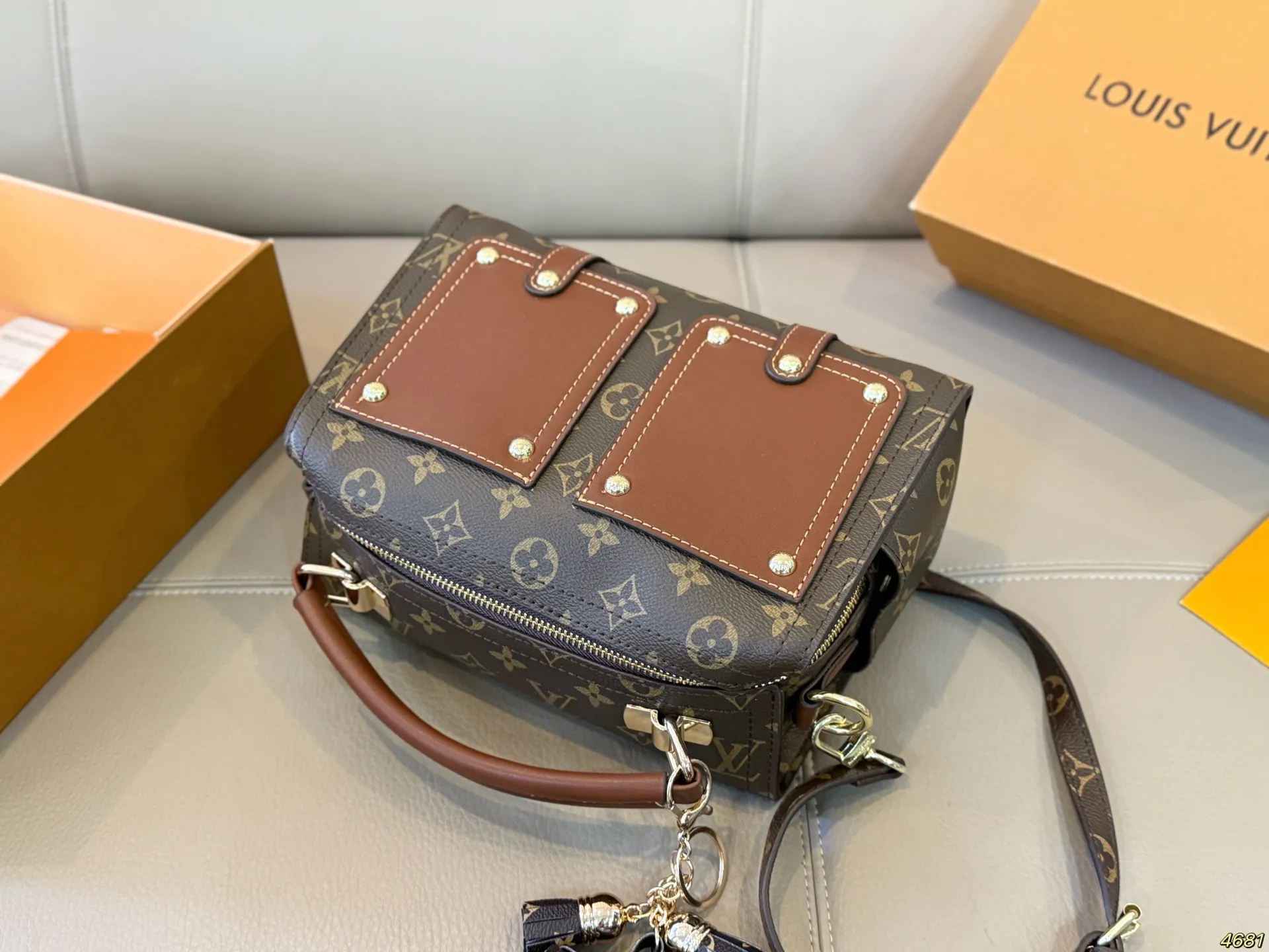 &yen;135 酷奇Gucci，路易威登lv 新款单肩包手提包 独特设计 时尚又经典 超级百搭 日常通勤皆可 上身又A又飒 尺寸25 16