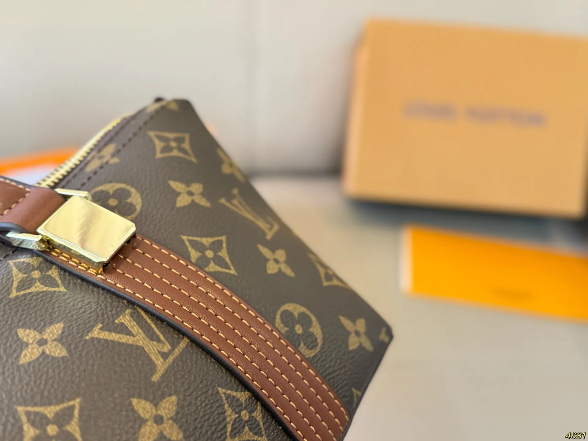 ¥135配盒 Lv手提包斜挎包 高颜值潮酷时尚女孩必入 适合日常 通勤 出街 尺寸21 12