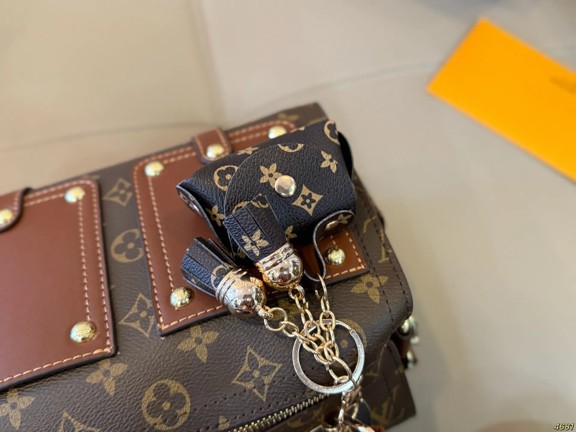 ¥135 酷奇Gucci,路易威登lv 新款单肩包手提包 独特设计 时尚又经典 超级百搭 日常通勤皆可 上身又A又飒 尺寸25 16