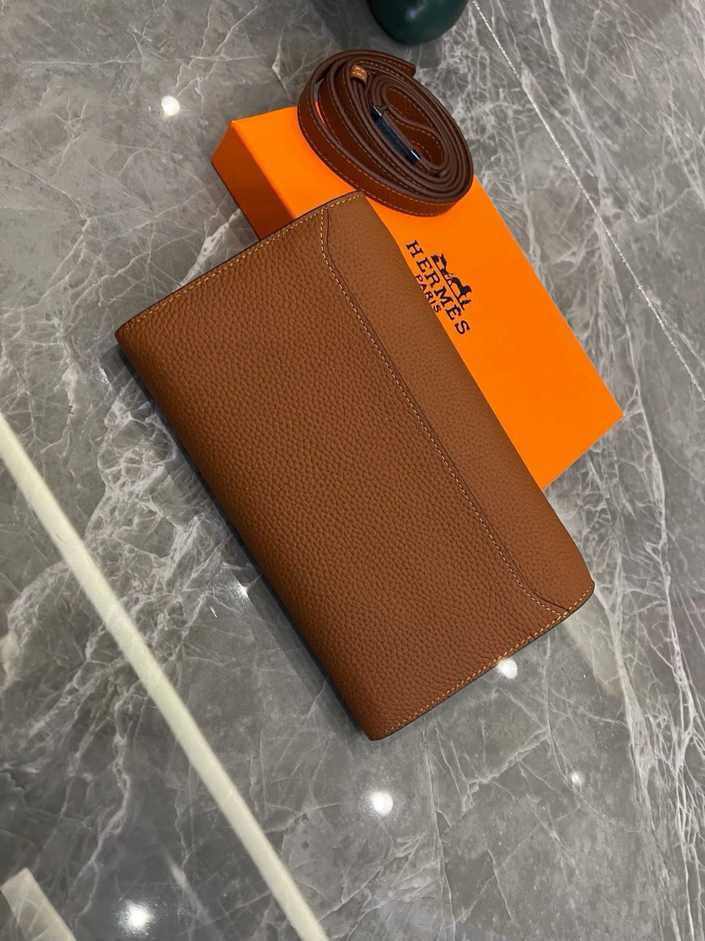 📢📢📢p155 519 礼盒🎁爱马仕最新款钱包斜挎包 💕里外全皮 原版五金 手感无敌👍哦 💕 斜挎 单肩 钱包多功能👍 p155