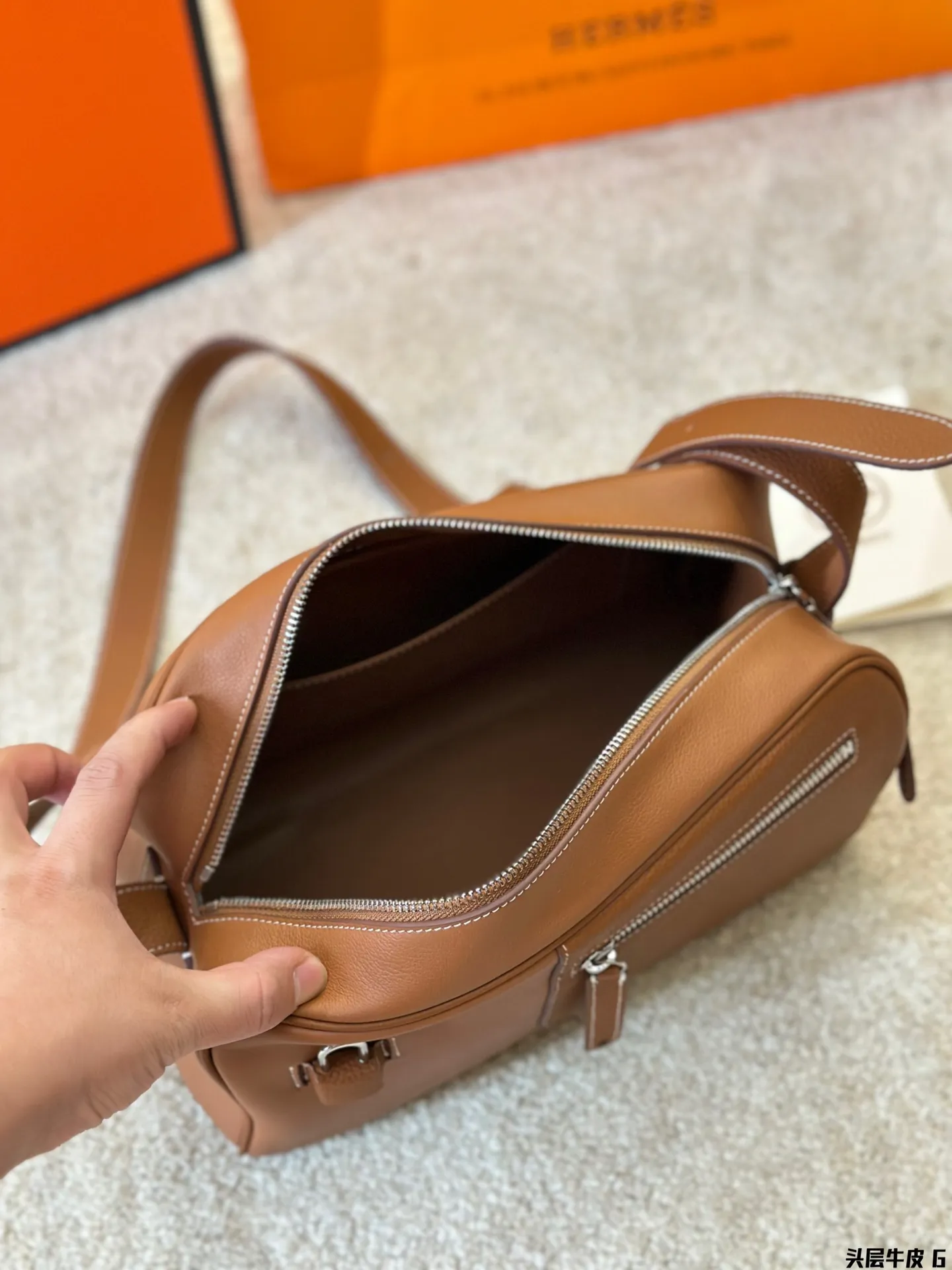 头层牛皮 p320 Nowveau Sac de Weekend肩背包 发财包 男士斜挎包、细节感满满 尺寸28 15cm