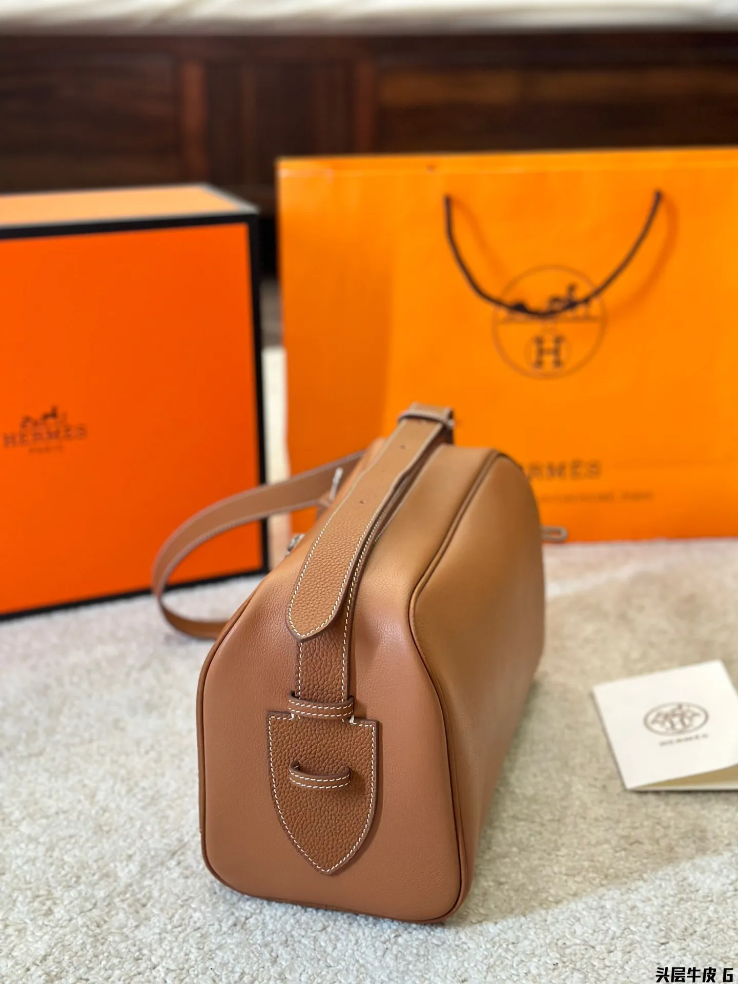 头层牛皮 p320 Nowveau Sac de Weekend肩背包 发财包 男士斜挎包、细节感满满 尺寸28 15cm