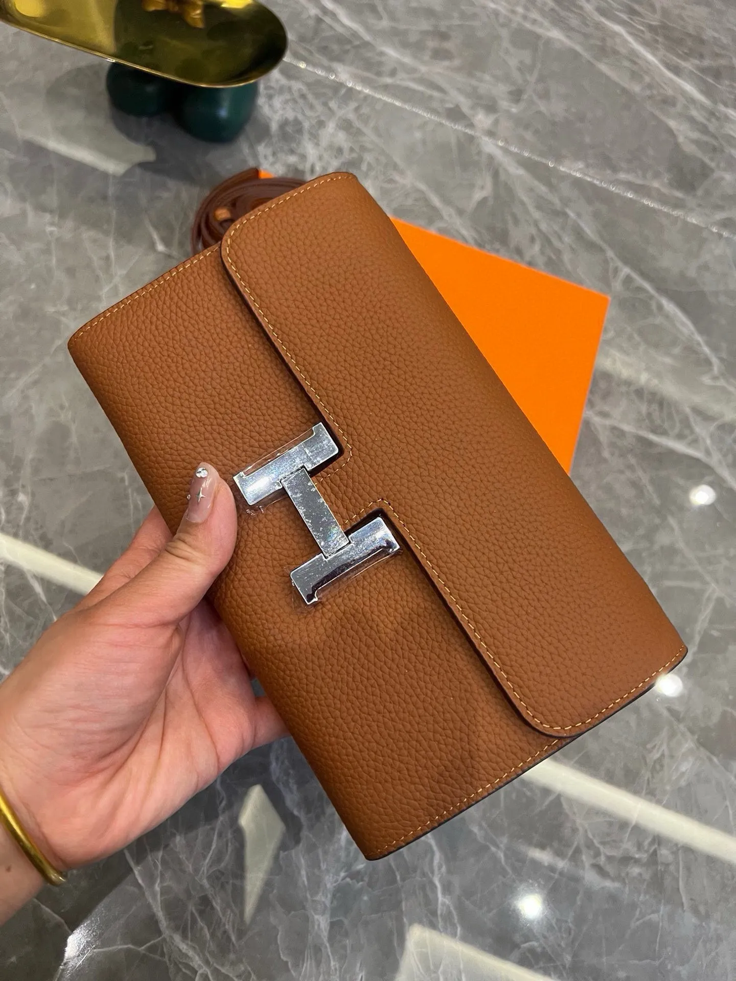 📢📢📢p155 519 礼盒🎁爱马仕最新款钱包斜挎包 💕里外全皮 原版五金 手感无敌👍哦 💕 斜挎 单肩 钱包多功能👍 p155