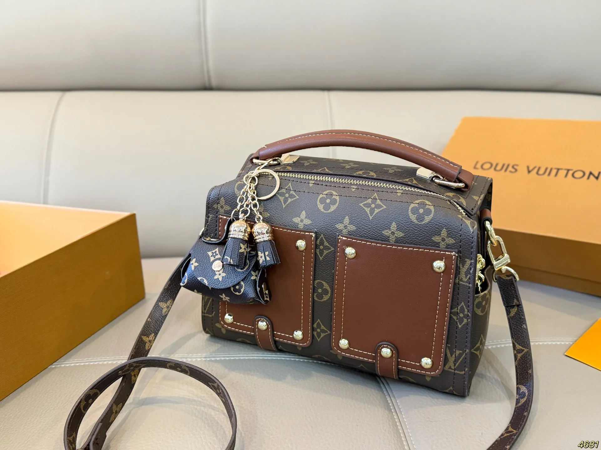 &yen;135 酷奇Gucci，路易威登lv 新款单肩包手提包 独特设计 时尚又经典 超级百搭 日常通勤皆可 上身又A又飒 尺寸25 16