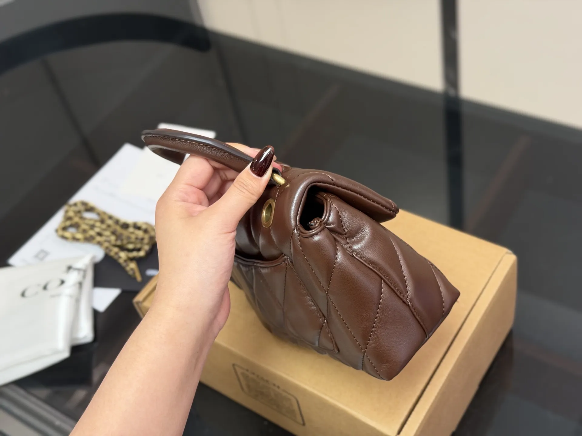 ¥200 配盒 蔻驰10月新品Tabby Top Handle 纳帕羊皮的Top handle终于上新了 适配度 千金感拿捏 黑白两配色可选