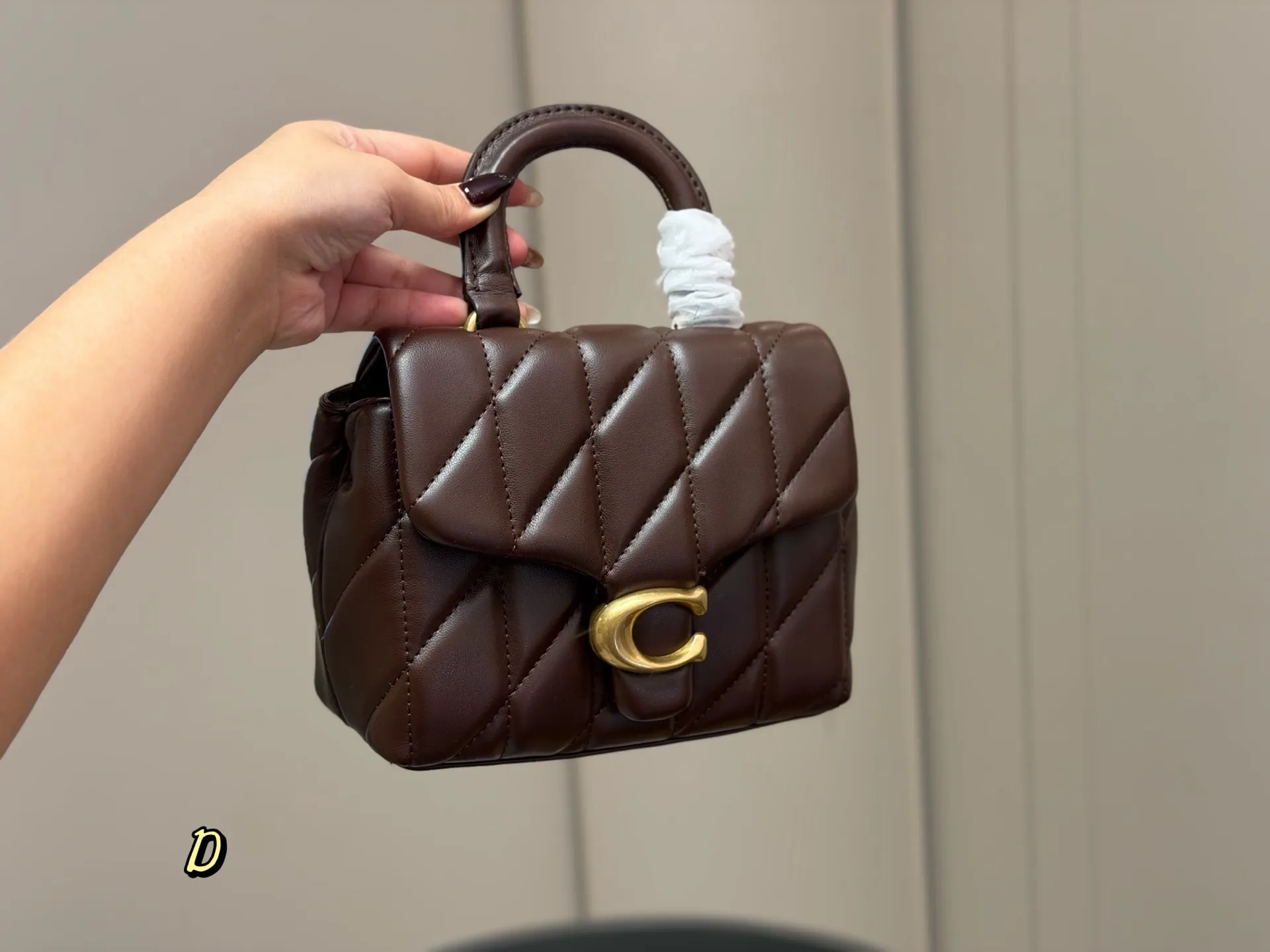 ¥200 配盒 蔻驰10月新品Tabby Top Handle 纳帕羊皮的Top handle终于上新了 适配度 千金感拿捏 黑白两配色可选