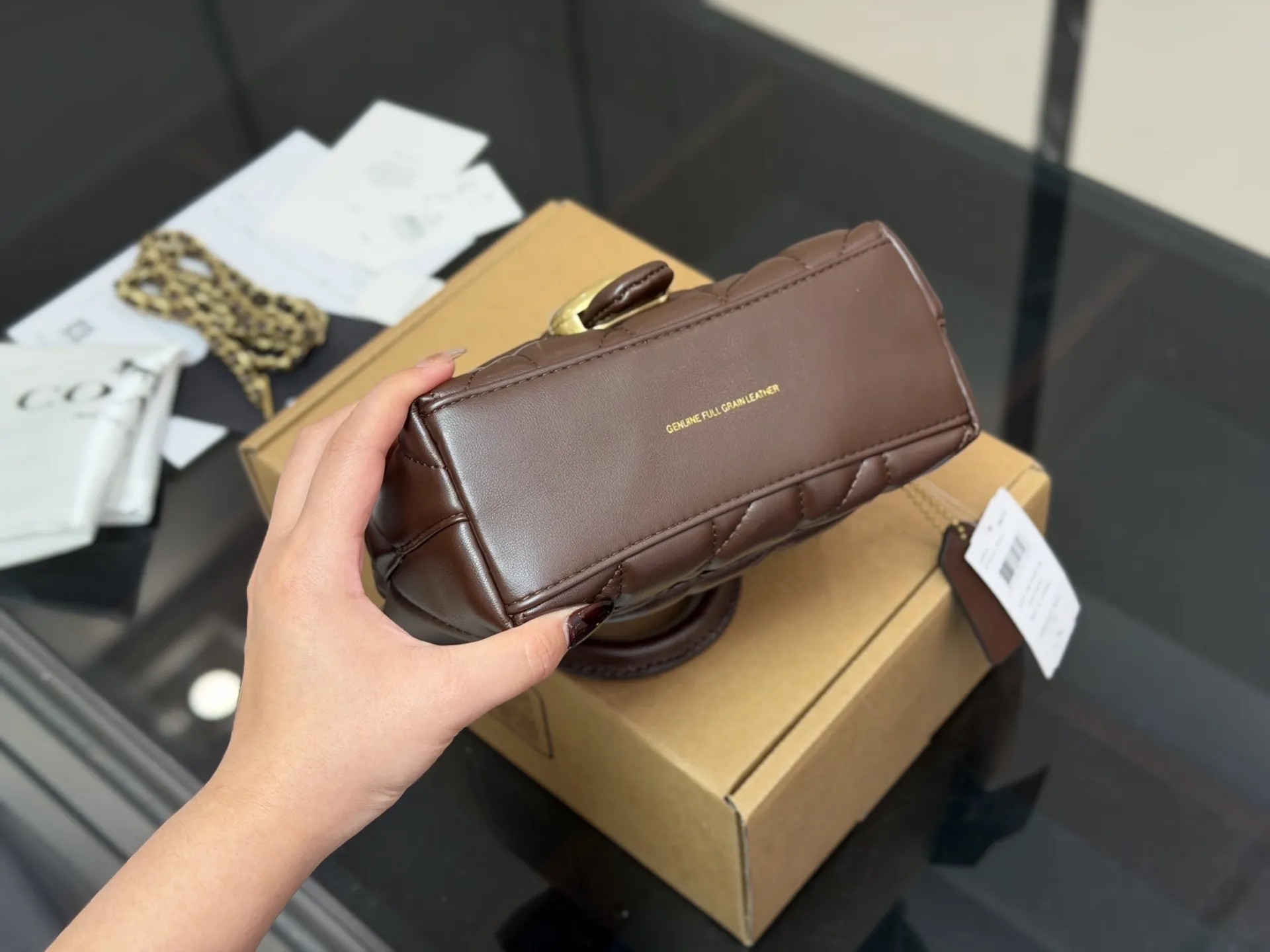 ¥200 配盒 蔻驰10月新品Tabby Top Handle 纳帕羊皮的Top handle终于上新了 适配度 千金感拿捏 黑白两配色可选