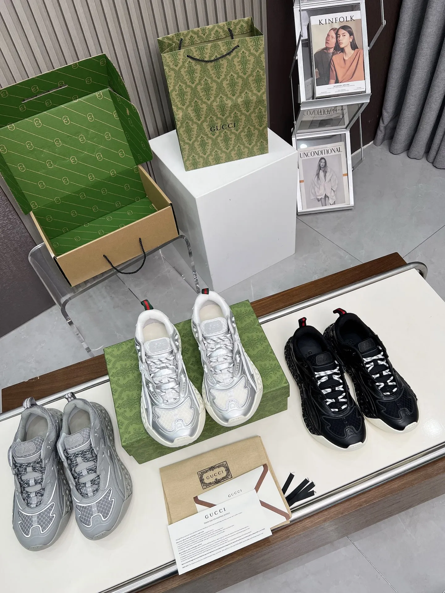 工厂价400❤️🔥❤️🔥❤️🔥Gucci——❤️cub3d🔥❤️🔥❤️🔥运动鞋重金打造❤️🔥❤️🔥❤️🔥焕新演绎品牌标志性条纹织带元素😍😍当复古基因撞上未来感设计🎊🎊这双古驰新鞋直接把潮流阈值拉满💥 ✔️配色卡龙撞色+经典条纹,GG反光滚边,视觉冲击拿捏,出街自带高光滤镜 ✔️ 结构多层异材质拼接,网纱透气、皮革定型,大底EVA发泡及TPU组合😍😍😍时髦与实用双在线 ✔️ 细节做双G中底+标志性双G锁扣鞋带,复古DNA疯狂躁动,每一步都踩在潮流审美上❤️❤️❤️❤️ 配码:男39-45