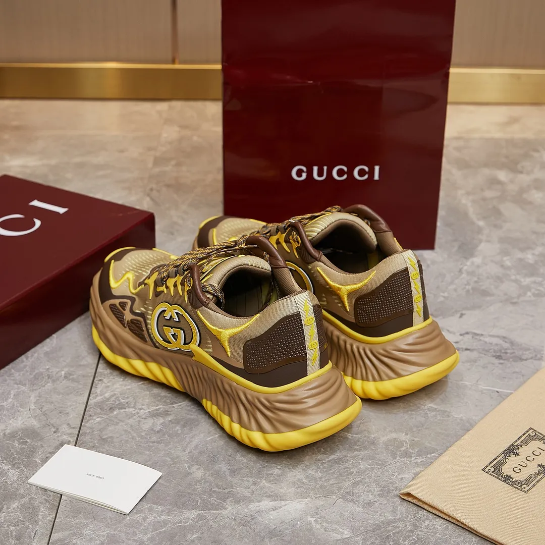p380 古驰 / Gucci Gucci Ripple系列 运动鞋男女士35-46 早秋系列以现代视角焕新诠释品牌经典设计元素和精致图案。这款厚底运动鞋以轻薄双色网布匠心打造，巧妙融入撞色互扣式双G和闪电橡胶细节，洋溢着浓浓的科技感。 绿色和黄色网布 刺绣细节 互扣式双G和闪电橡胶细节 橡胶鞋底 鞋底饰Gucci互扣式双G标识细节 互扣式双G橡胶标识 多色鞋带 另附一副鞋带 系带式 低跟