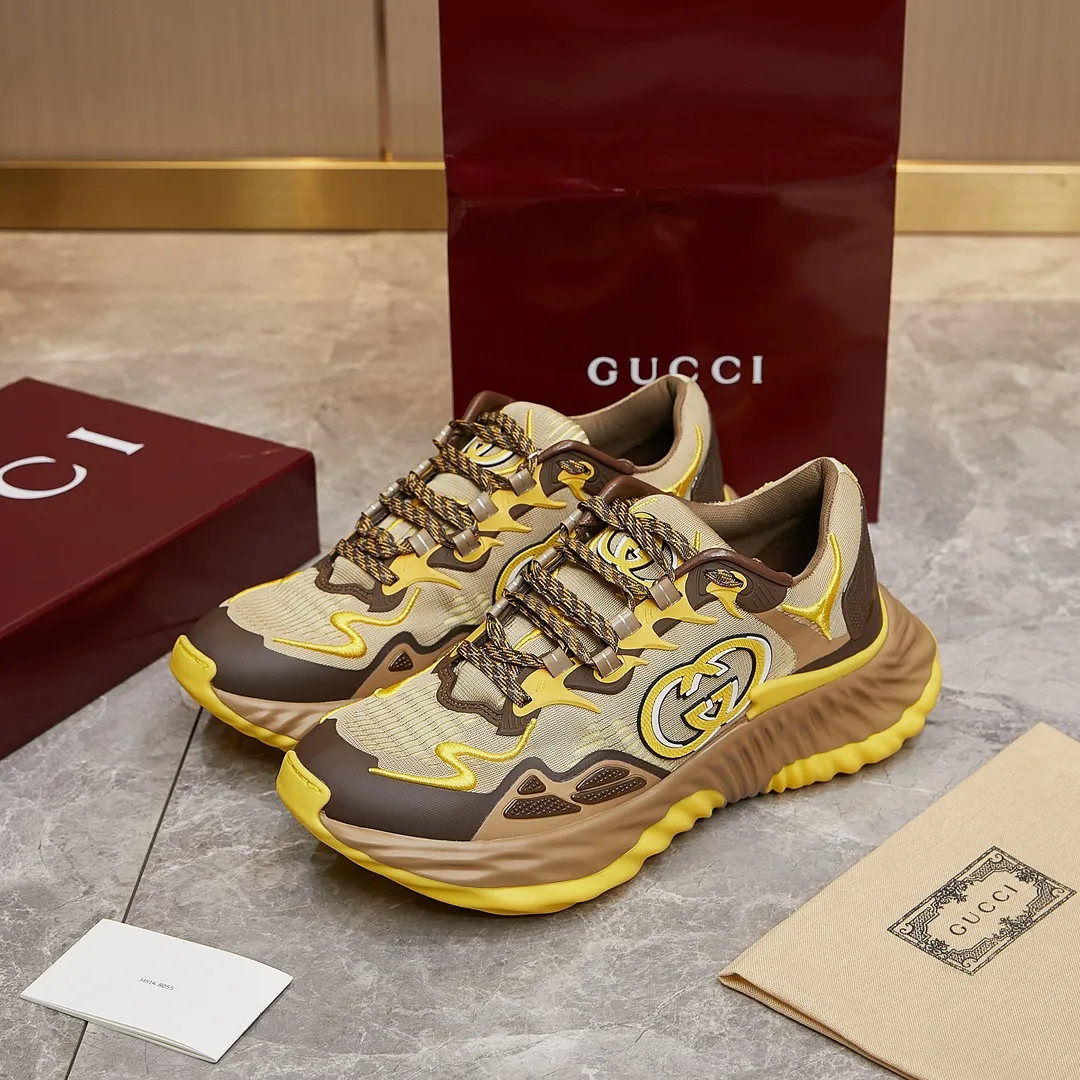 p380 古驰 / Gucci Gucci Ripple系列 运动鞋男女士35-46 早秋系列以现代视角焕新诠释品牌经典设计元素和精致图案。这款厚底运动鞋以轻薄双色网布匠心打造，巧妙融入撞色互扣式双G和闪电橡胶细节，洋溢着浓浓的科技感。 绿色和黄色网布 刺绣细节 互扣式双G和闪电橡胶细节 橡胶鞋底 鞋底饰Gucci互扣式双G标识细节 互扣式双G橡胶标识 多色鞋带 另附一副鞋带 系带式 低跟