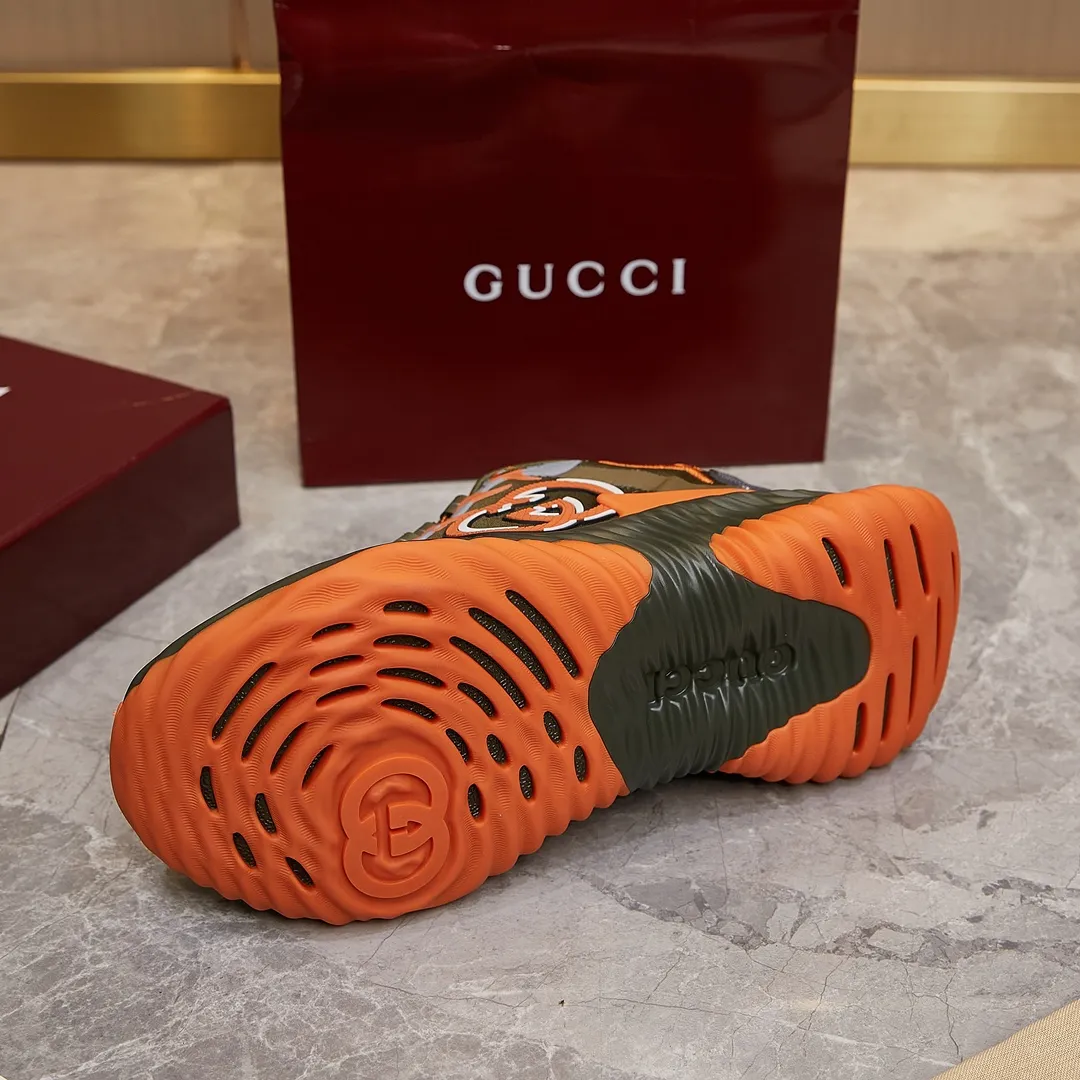 p380 古驰 / Gucci Gucci Ripple系列 运动鞋男女士35-46 早秋系列以现代视角焕新诠释品牌经典设计元素和精致图案。这款厚底运动鞋以轻薄双色网布匠心打造，巧妙融入撞色互扣式双G和闪电橡胶细节，洋溢着浓浓的科技感。 绿色和黄色网布 刺绣细节 互扣式双G和闪电橡胶细节 橡胶鞋底 鞋底饰Gucci互扣式双G标识细节 互扣式双G橡胶标识 多色鞋带 另附一副鞋带 系带式 低跟