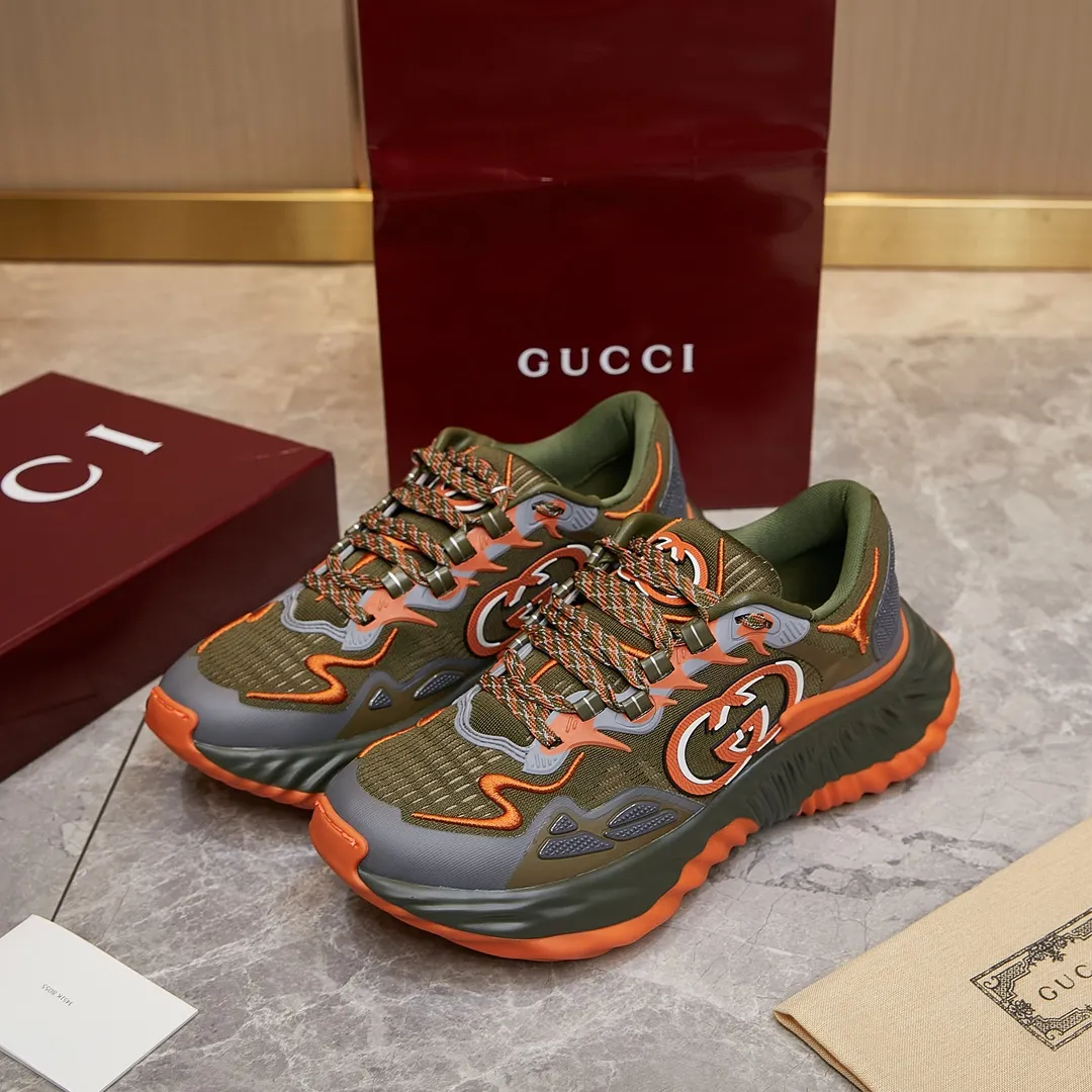 p380 古驰 / Gucci Gucci Ripple系列 运动鞋男女士35-46 早秋系列以现代视角焕新诠释品牌经典设计元素和精致图案。这款厚底运动鞋以轻薄双色网布匠心打造，巧妙融入撞色互扣式双G和闪电橡胶细节，洋溢着浓浓的科技感。 绿色和黄色网布 刺绣细节 互扣式双G和闪电橡胶细节 橡胶鞋底 鞋底饰Gucci互扣式双G标识细节 互扣式双G橡胶标识 多色鞋带 另附一副鞋带 系带式 低跟