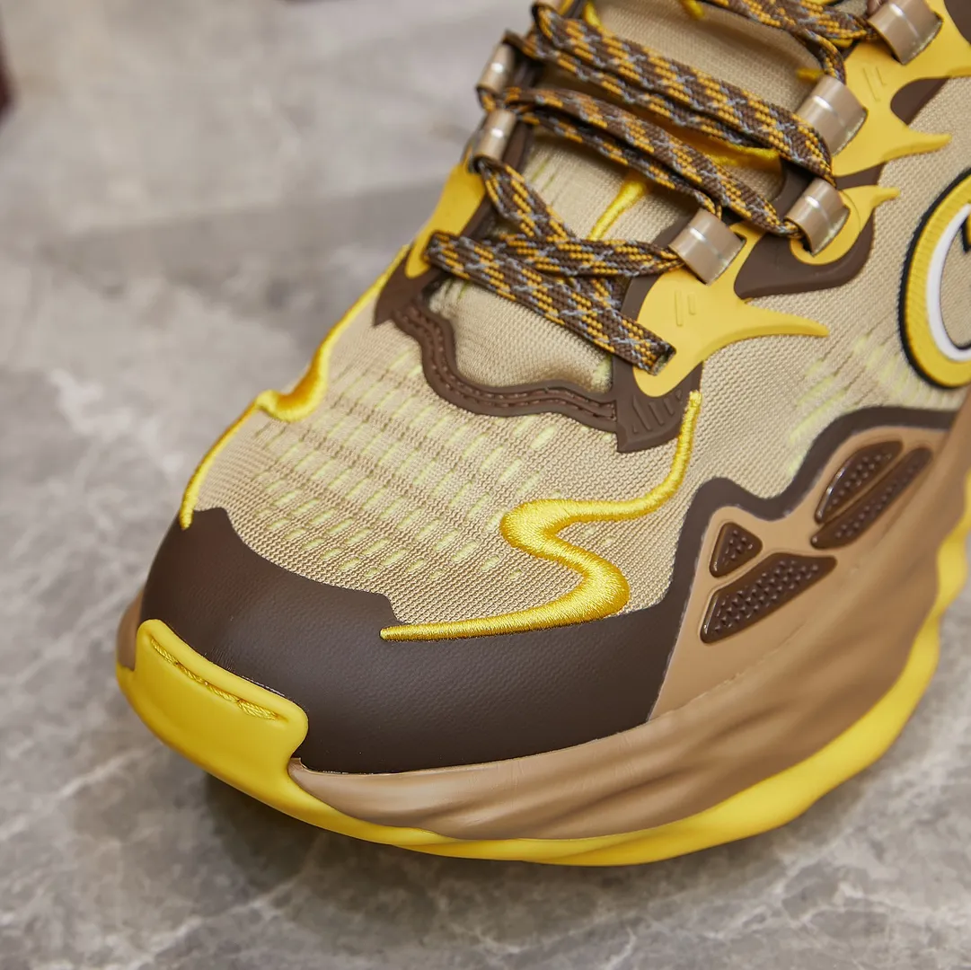 p380 古驰 / Gucci Gucci Ripple系列 运动鞋男女士35-46 早秋系列以现代视角焕新诠释品牌经典设计元素和精致图案。这款厚底运动鞋以轻薄双色网布匠心打造，巧妙融入撞色互扣式双G和闪电橡胶细节，洋溢着浓浓的科技感。 绿色和黄色网布 刺绣细节 互扣式双G和闪电橡胶细节 橡胶鞋底 鞋底饰Gucci互扣式双G标识细节 互扣式双G橡胶标识 多色鞋带 另附一副鞋带 系带式 低跟