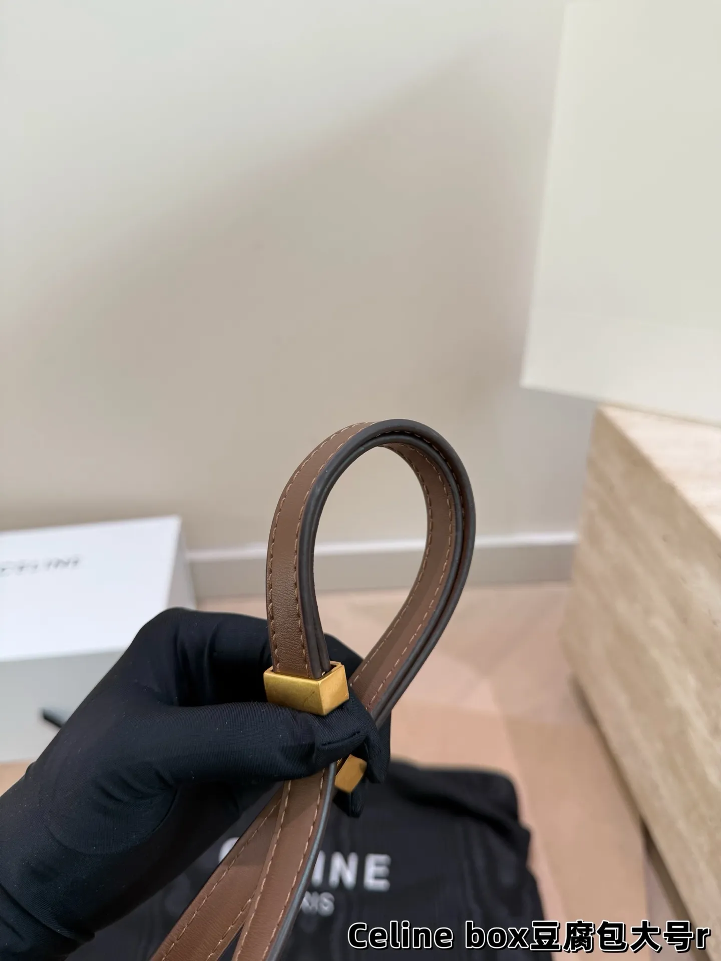 P175 P170 配盒 尺寸:24*18cm(大) 19*14cm(小) celine豆腐包 box牛皮品质 皮质的光泽度 光滑度 都很高端!! zp开模哦!