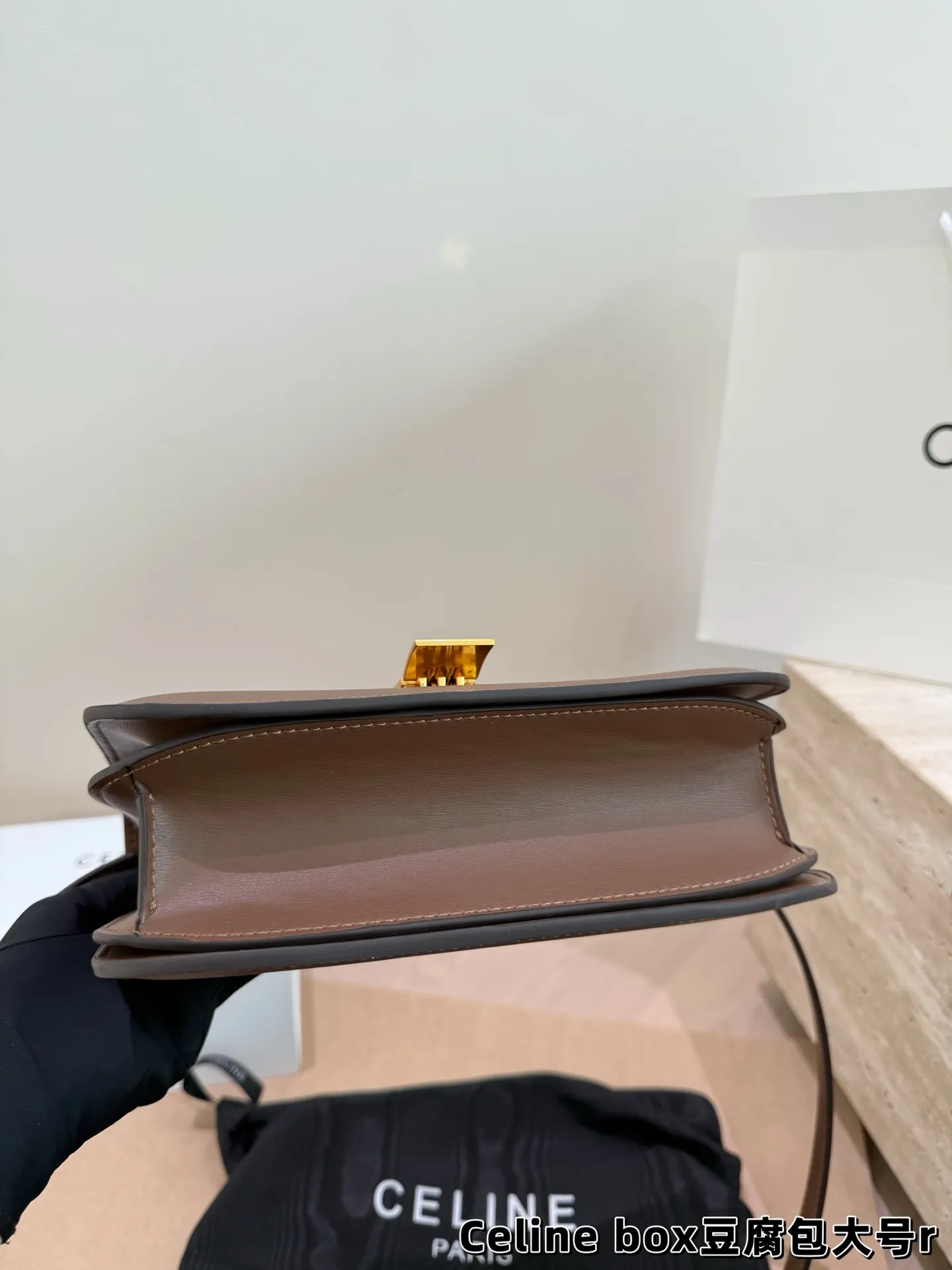 P175 P170 配盒 尺寸:24*18cm(大) 19*14cm(小) celine豆腐包 box牛皮品质 皮质的光泽度 光滑度 都很高端!! zp开模哦!
