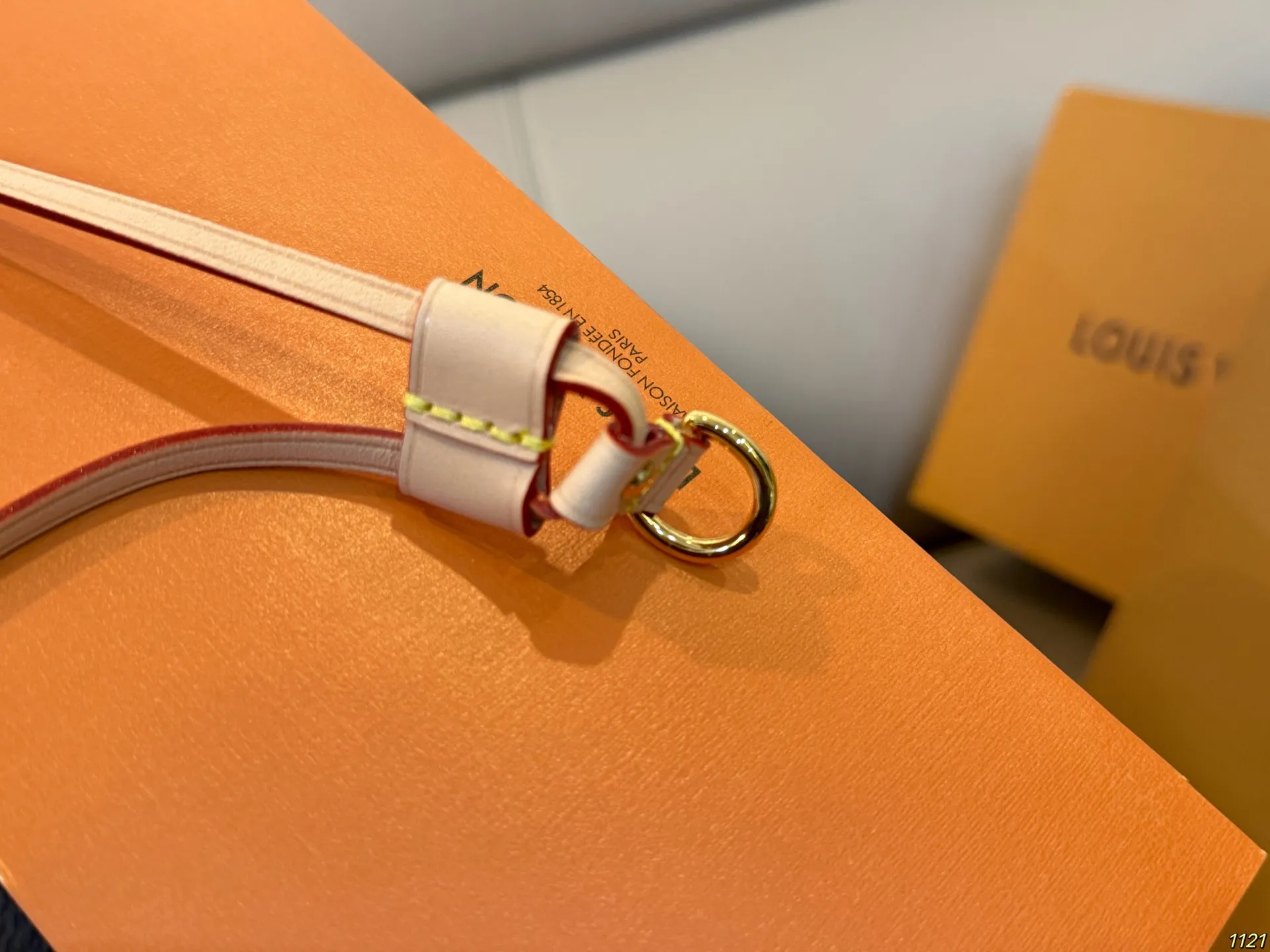 原版复刻&yen;300飞机盒 升级版全钢五金 专柜同步163变码芯片 LV经典系列购物袋 neverfull超级酷太爱啦 购物袋届的天花板 被它的颜值惊艳到啦 简约大气 时髦感十足 尺寸32 29