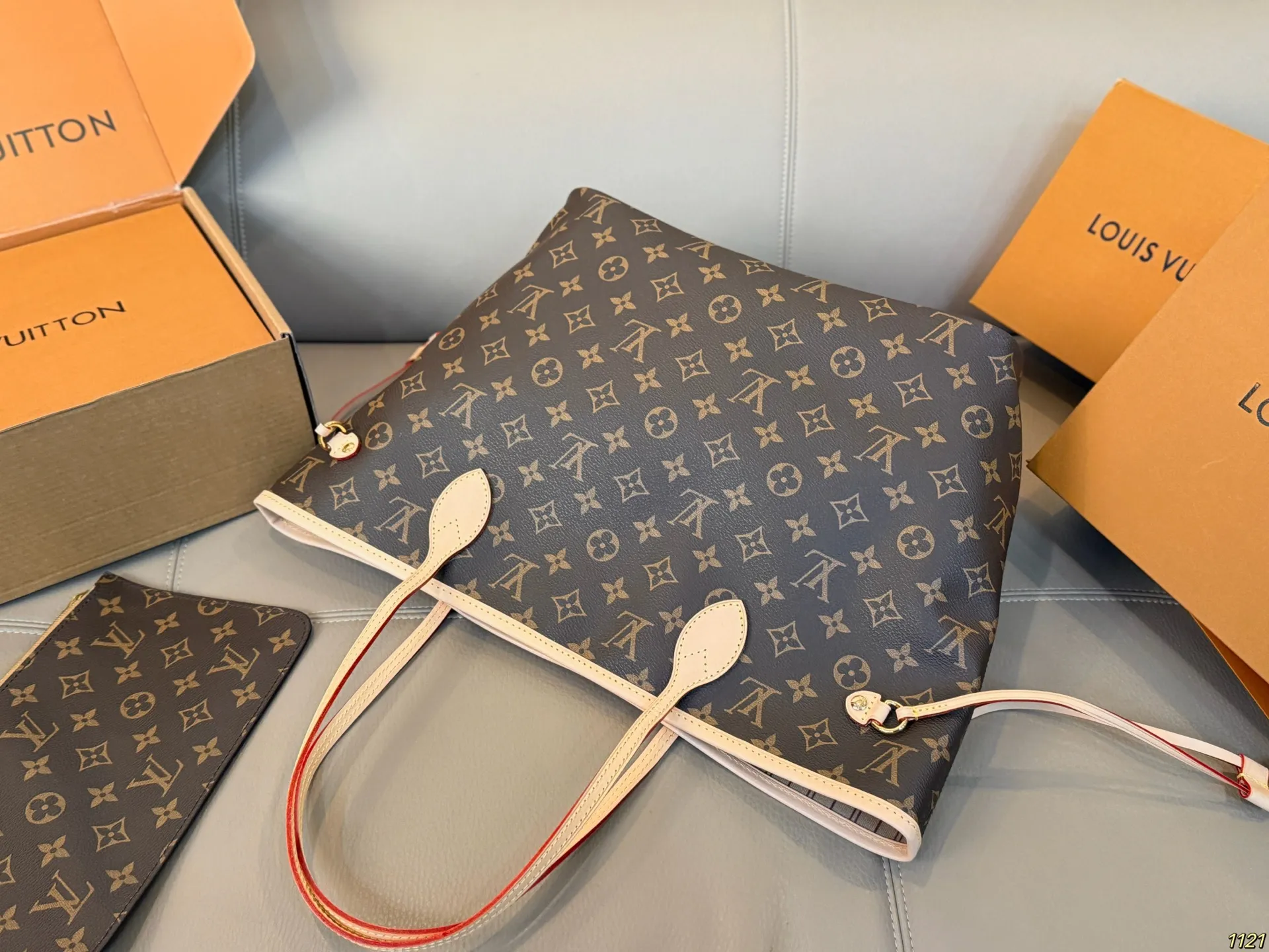 原版复刻¥300飞机盒 升级版全钢五金 专柜同步163变码芯片 LV经典系列购物袋 neverfull超级酷太爱啦 购物袋届的天花板 被它的颜值惊艳到啦 简约大气 时髦感十足 尺寸32 29