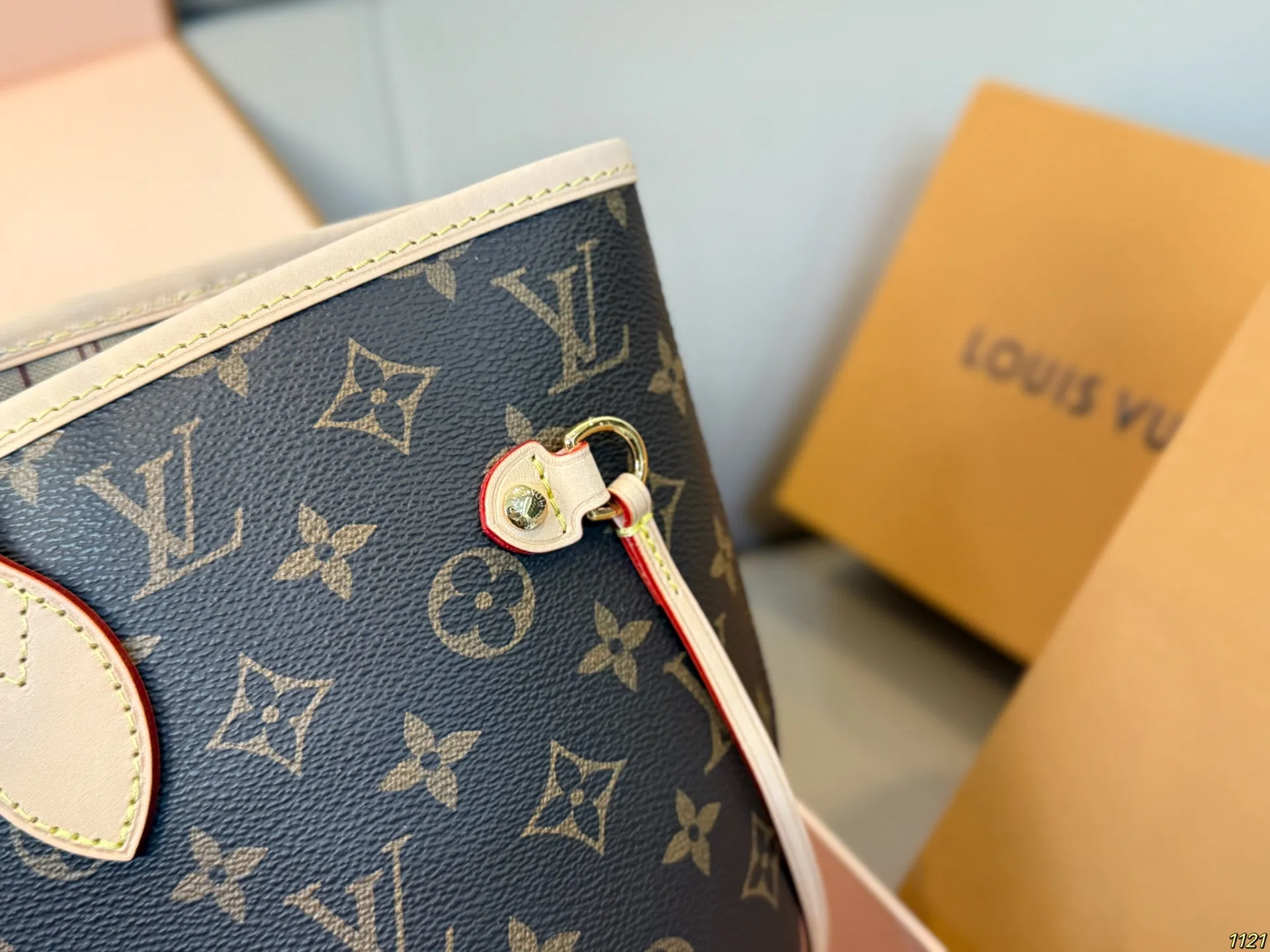 原版复刻¥300飞机盒 升级版全钢五金 专柜同步163变码芯片 LV经典系列购物袋 neverfull超级酷太爱啦 购物袋届的天花板 被它的颜值惊艳到啦 简约大气 时髦感十足 尺寸32 29