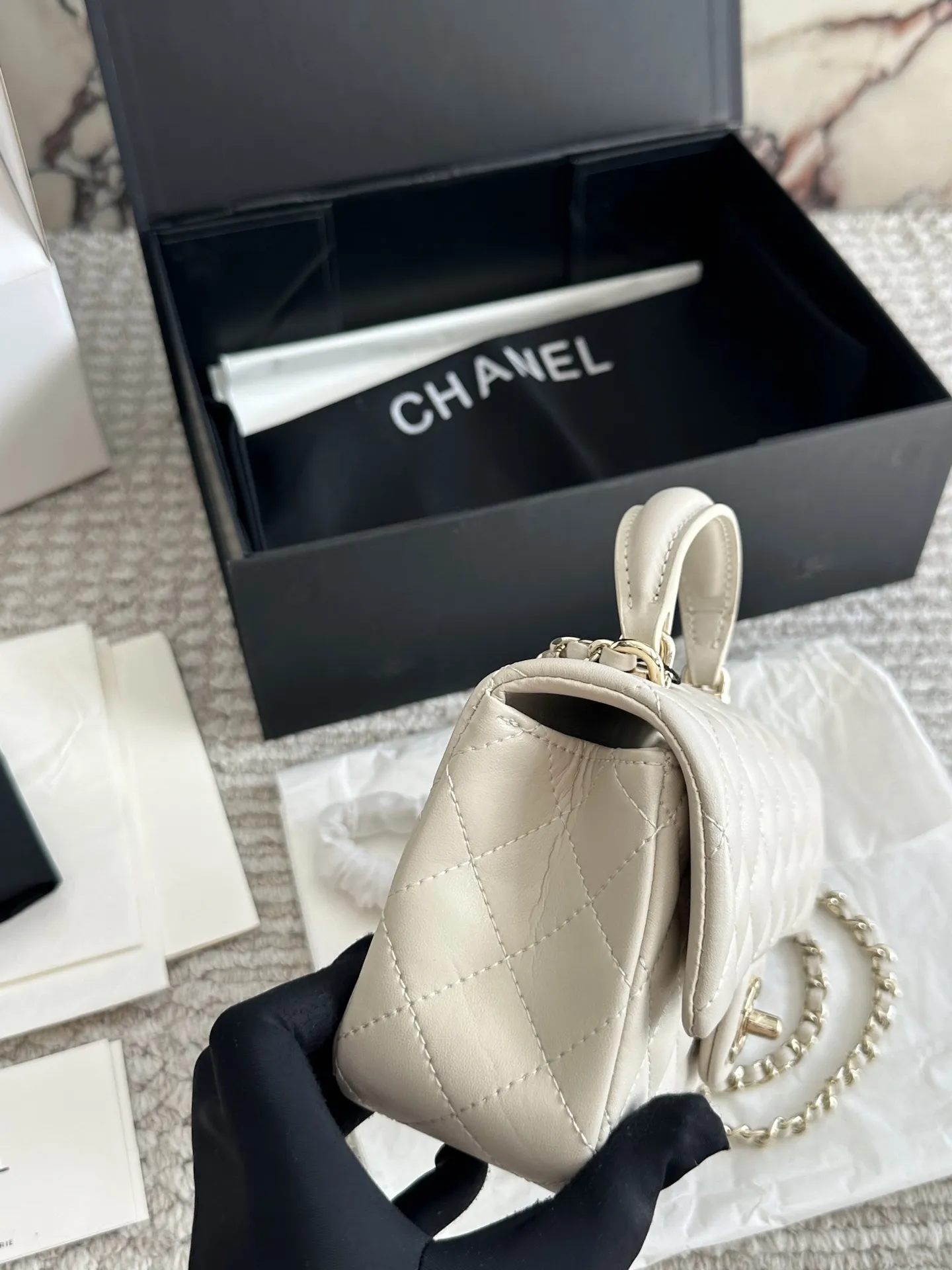 💰170 配盒 size:20*12cm 小香家 cf handle 无论搭配还是容量都是没得说, 真的太可爱了! 🉑️手提的cf!