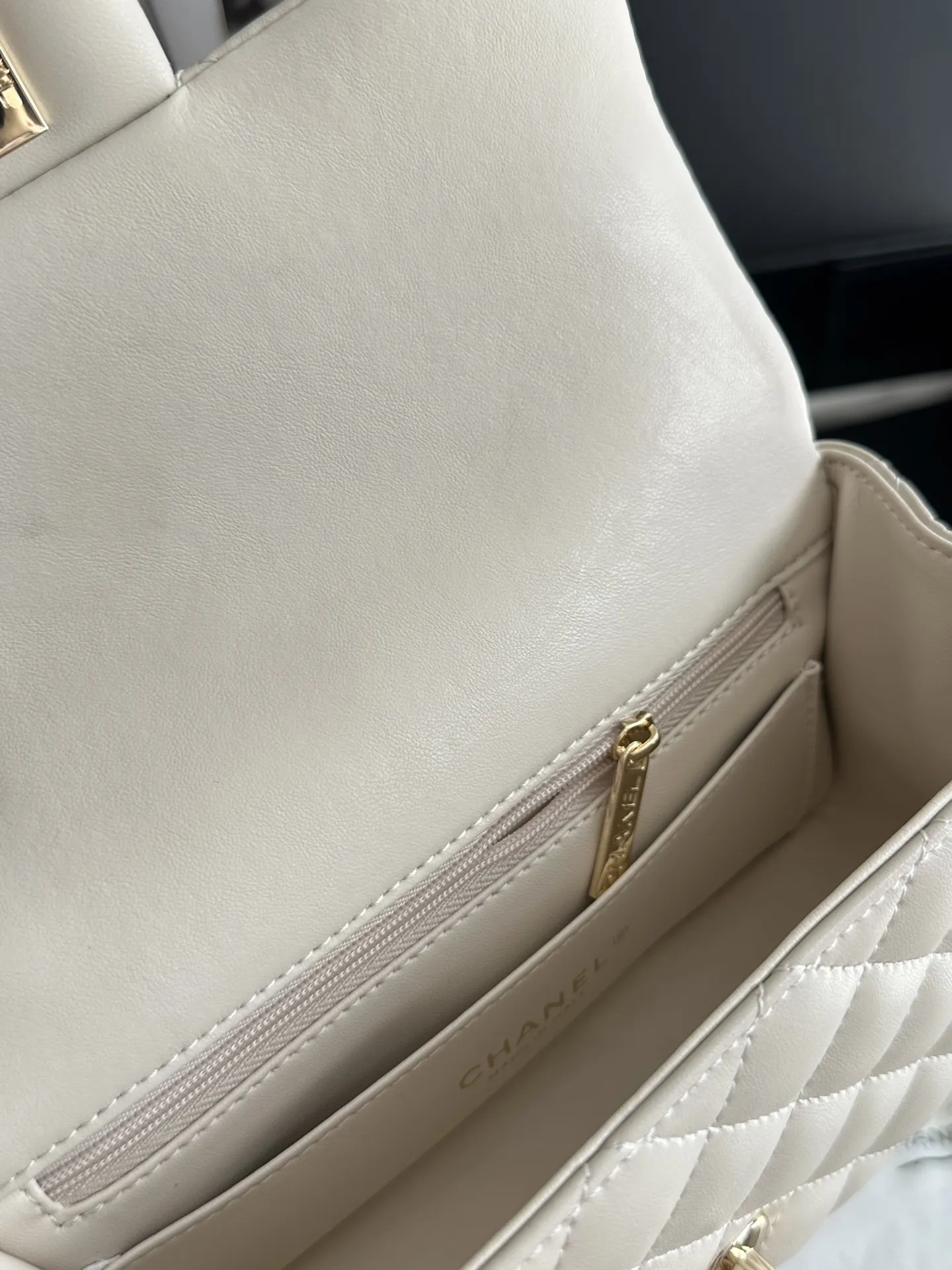 💰170 配盒 size:20*12cm 小香家 cf handle 无论搭配还是容量都是没得说, 真的太可爱了! 🉑️手提的cf!