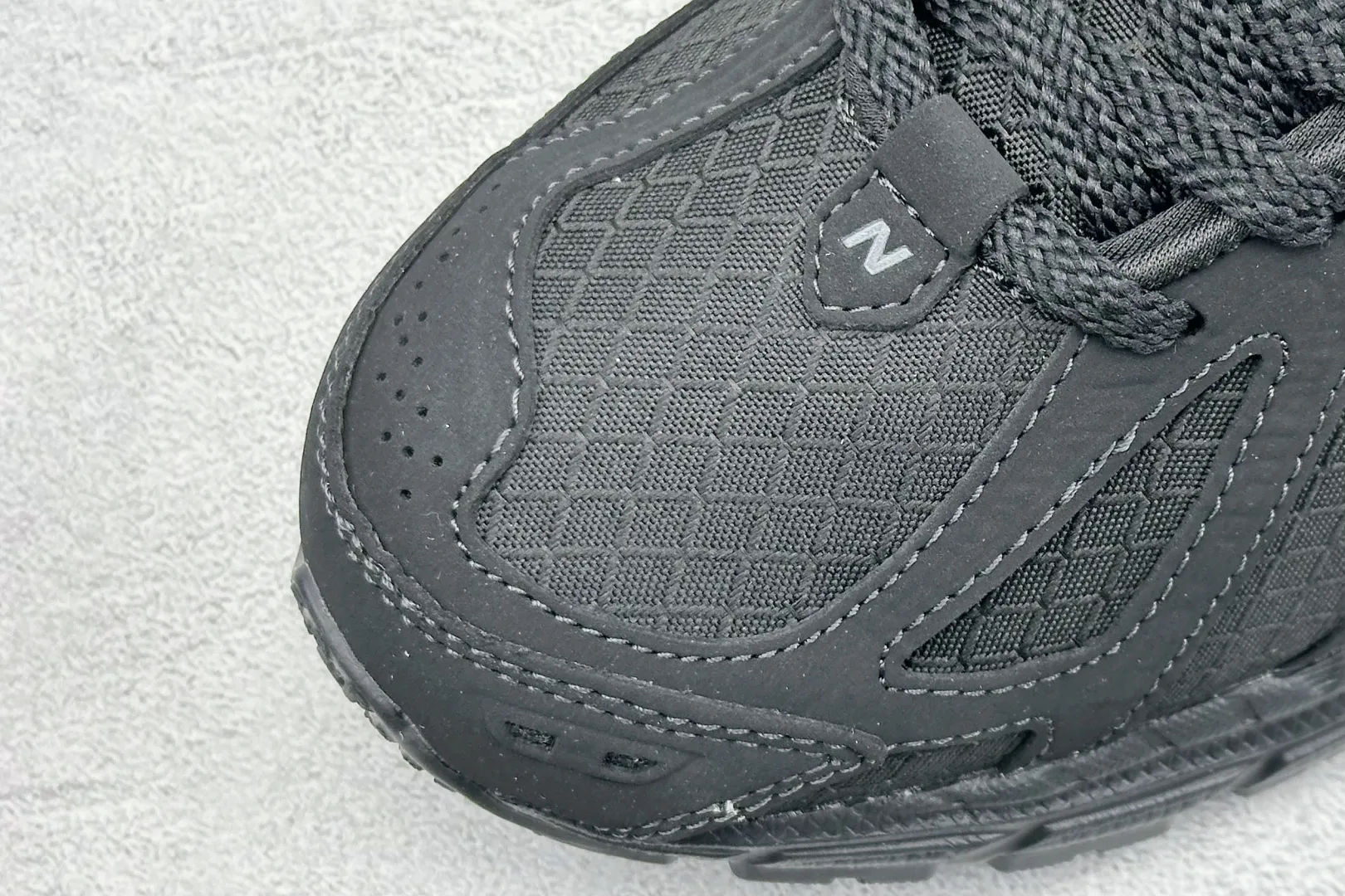 💰240 C版 New Balance 1906系列复古老爹风休闲运动慢跑鞋 #采用轻质牛剖革拼接透气网眼衬垫织物鞋面材质 T-Beam大底提供足步弓支撑,保持步态稳定 后跟搭载外露缓震胶 货号:M1906RWF 尺码:36 37 37.5 38 38.5 39 40 40.5 41 42 42.5 43 44 44.5 45 46.5 编码:33